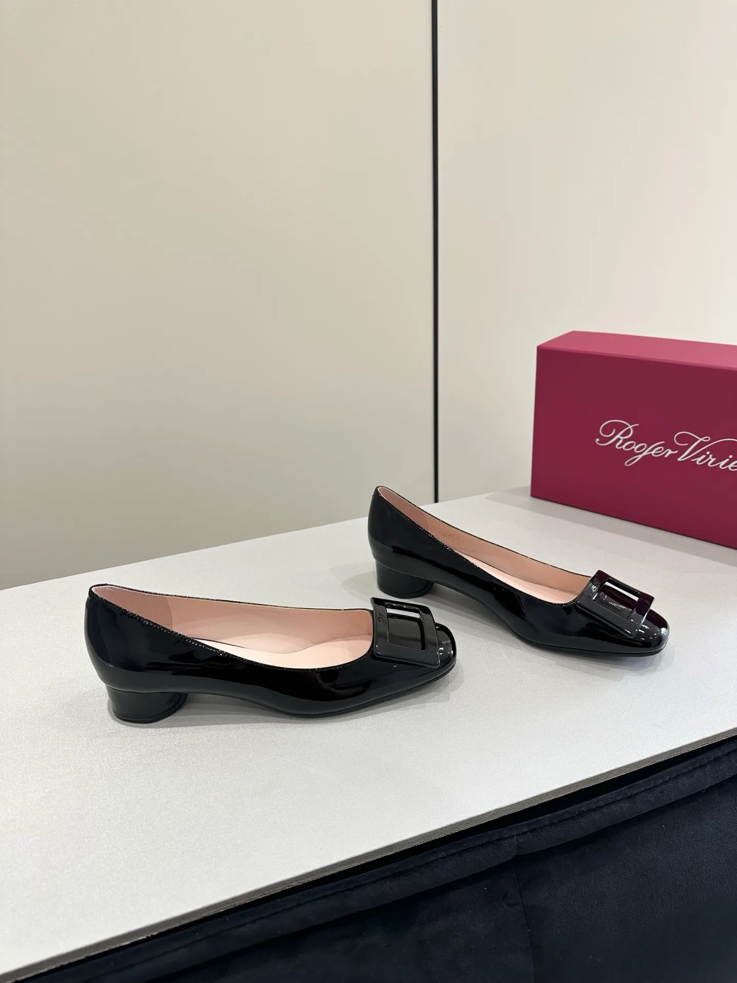 Women's Ballet Flats ROGER VIVIER 17624471