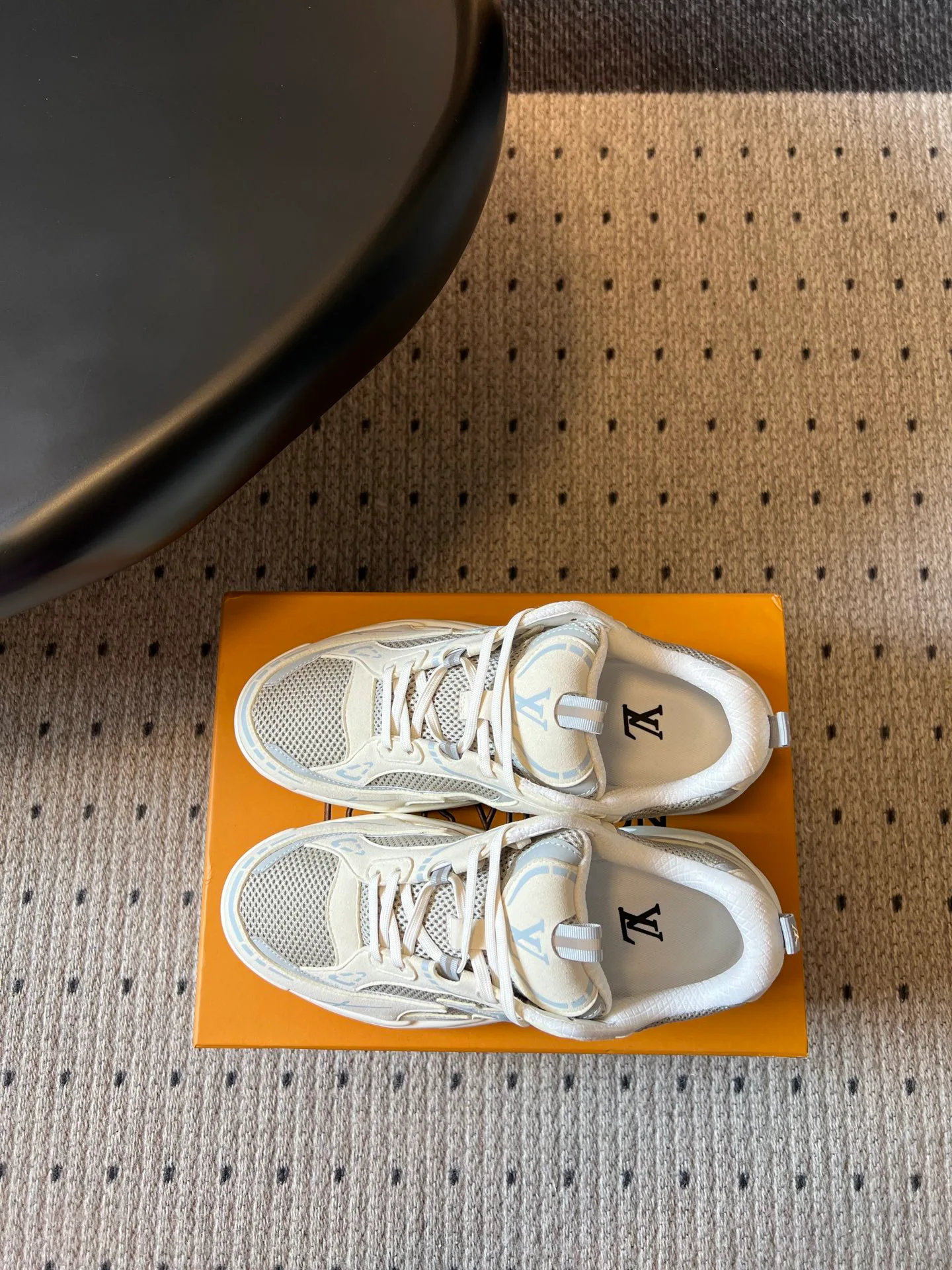 Men's Sneakers LOUIS VUITTON 17419418