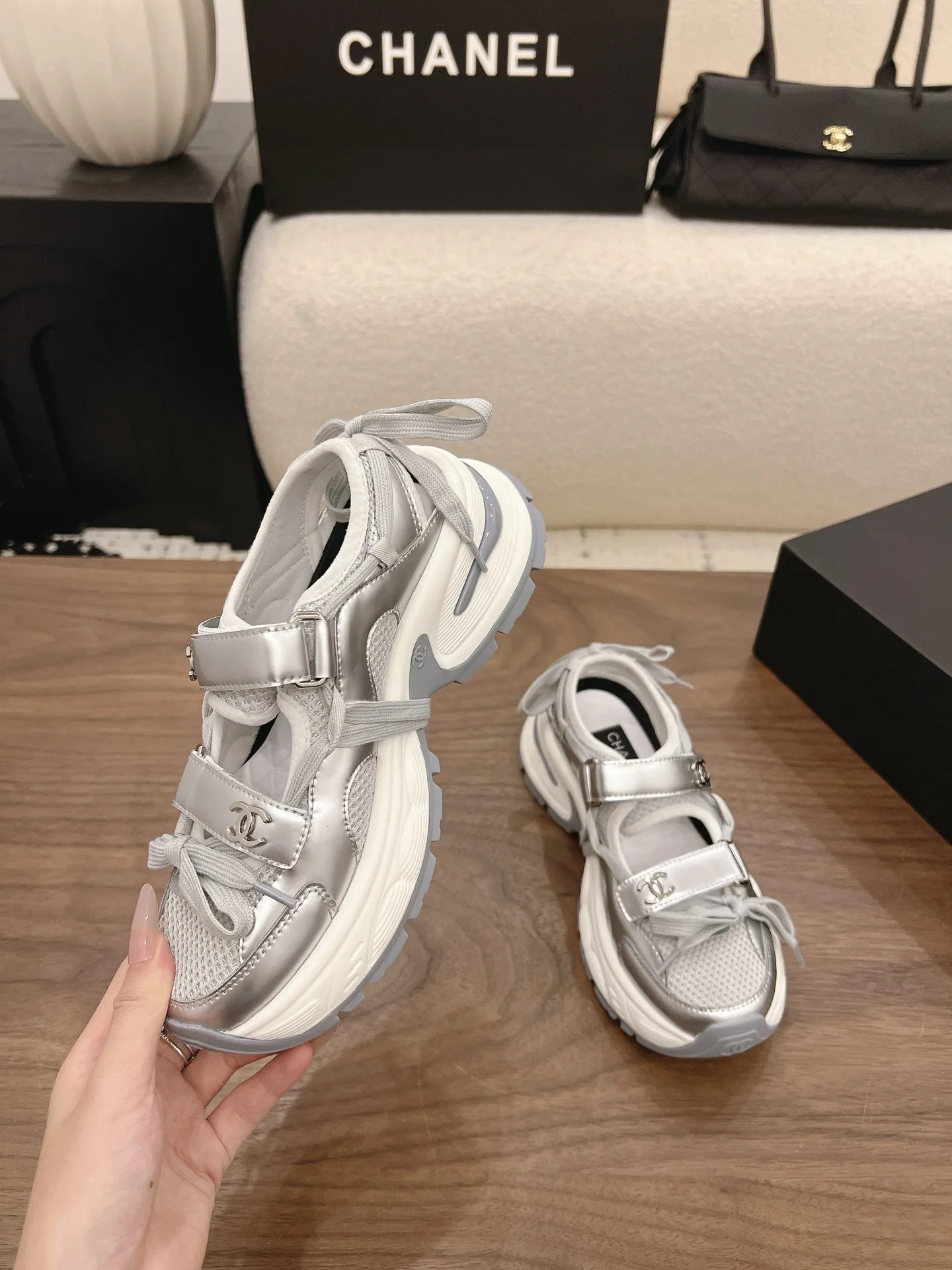Women's Sneakers CHANEL 17077256