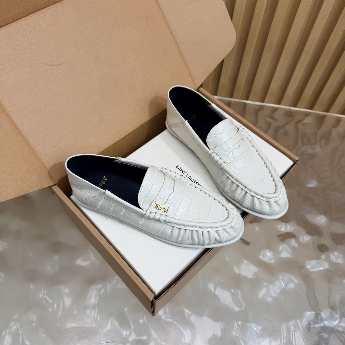Women's Loafers And Moccasins SAINT LAURENT 18062362