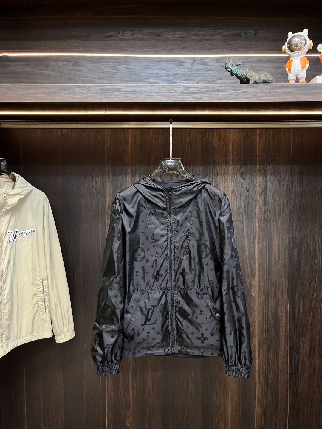 Women's Jackets And Down Jackets LOUIS VUITTON 18416700