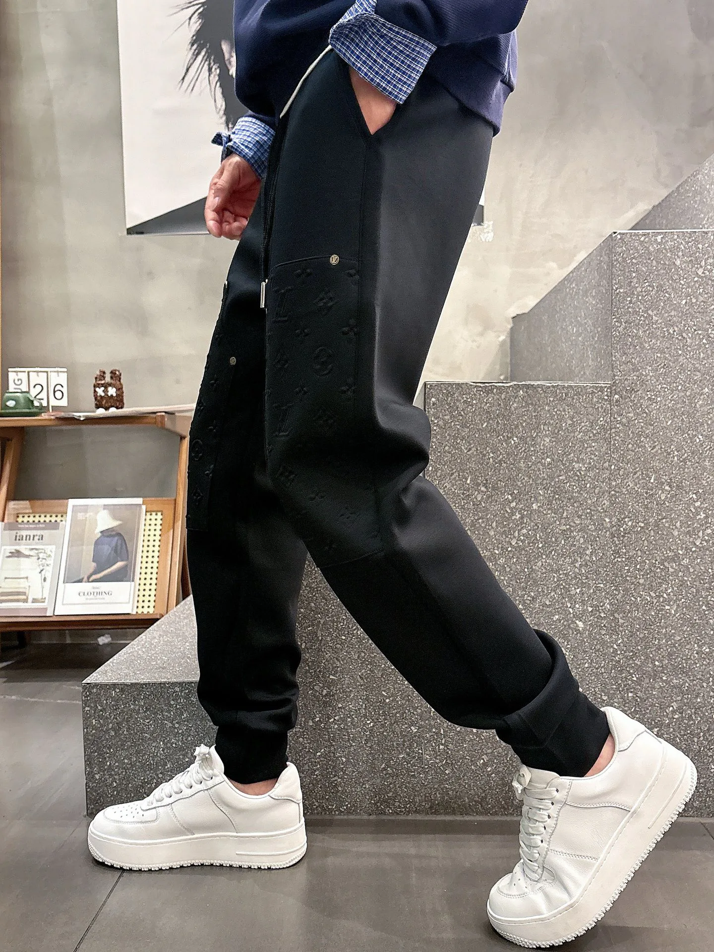 Брюки Мужские Louis Vuitton 18596881