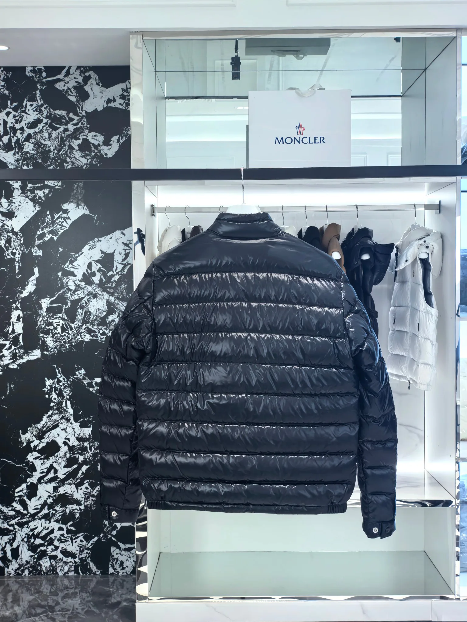 Куртки И Пуховики Мужские Moncler 18683760