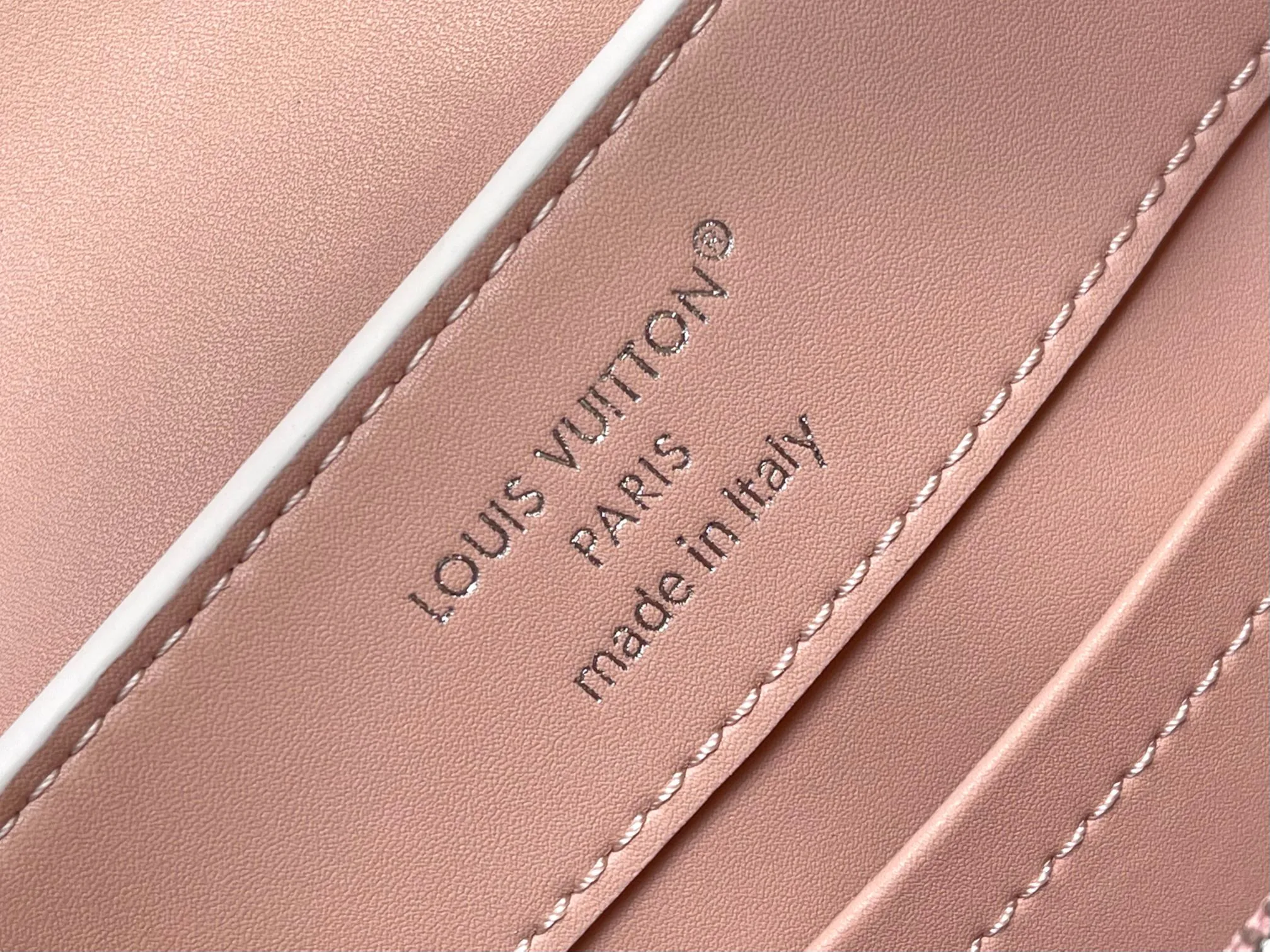 Классические Сумки Женские Louis Vuitton 18644337