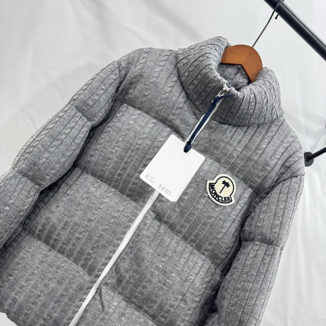 Women's Jackets And Down Jackets MONCLER 18001964