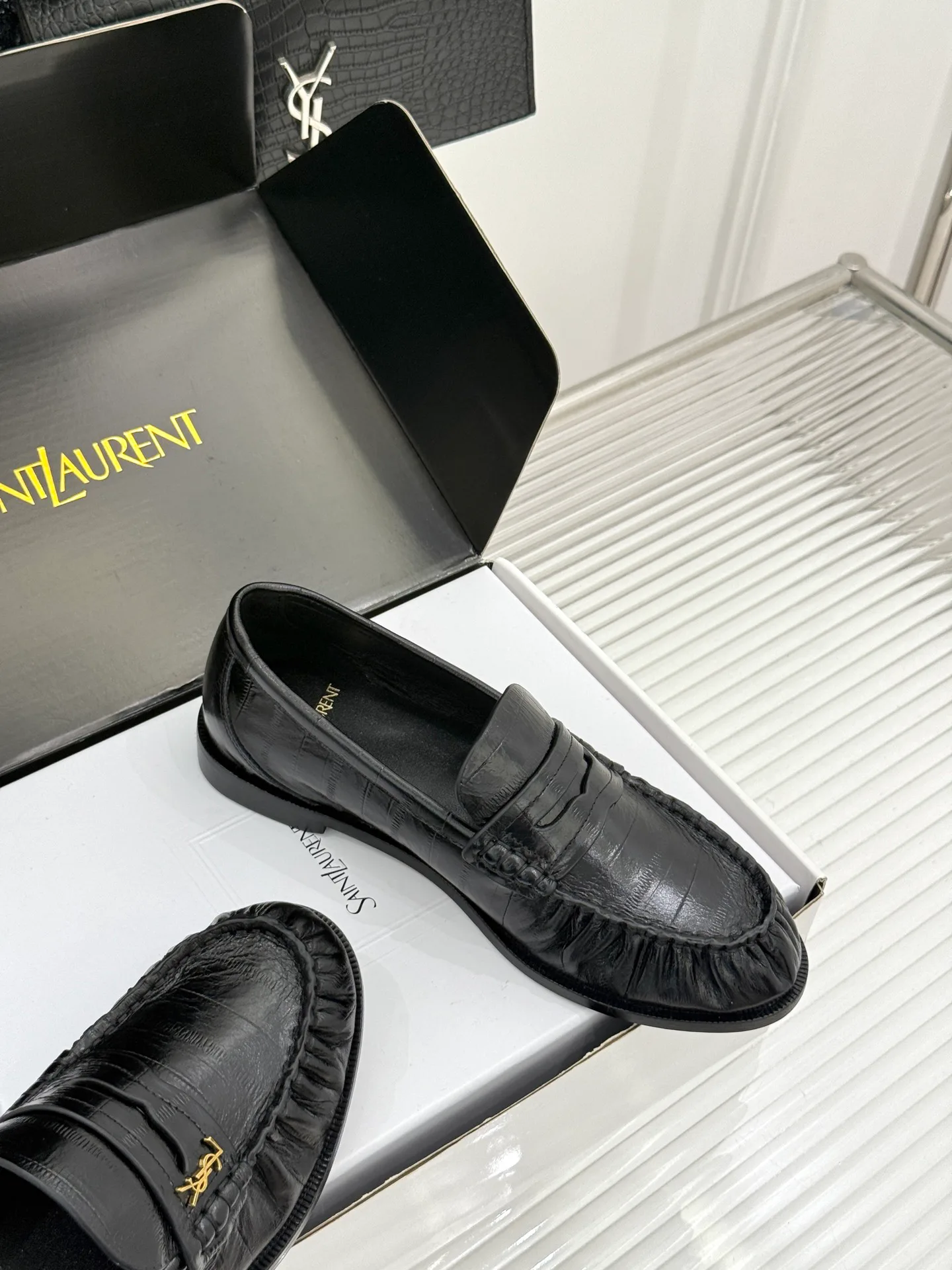 Women's Loafers And Moccasins SAINT LAURENT 17514978