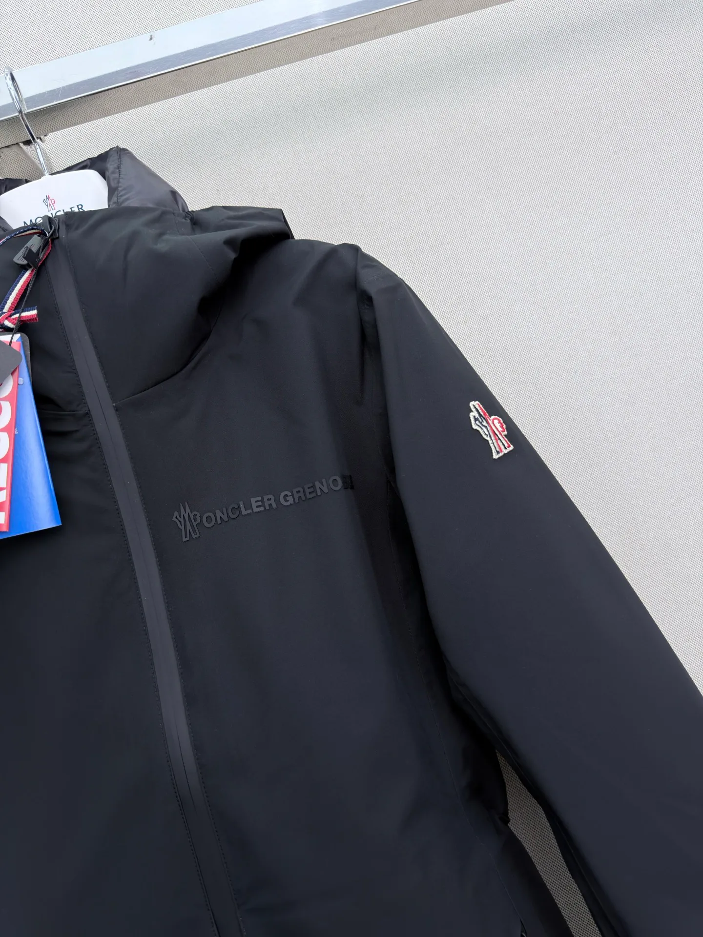 Women's Jackets And Down Jackets MONCLER 18501657