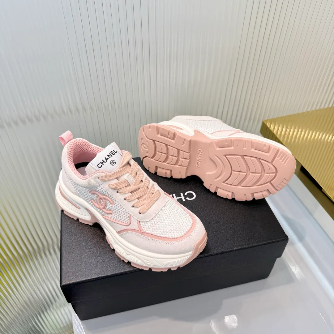 Women's Sneakers CHANEL 18367000