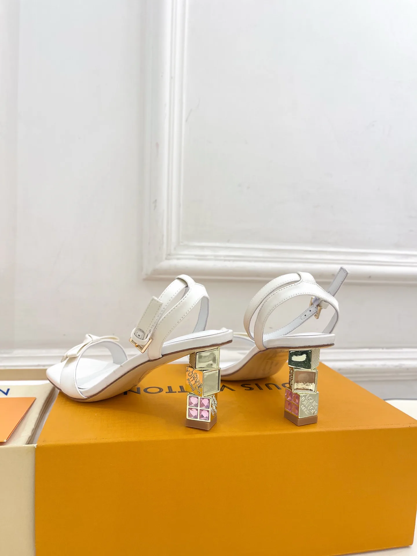 Women's Open-Toe Sandals LOUIS VUITTON 18034975