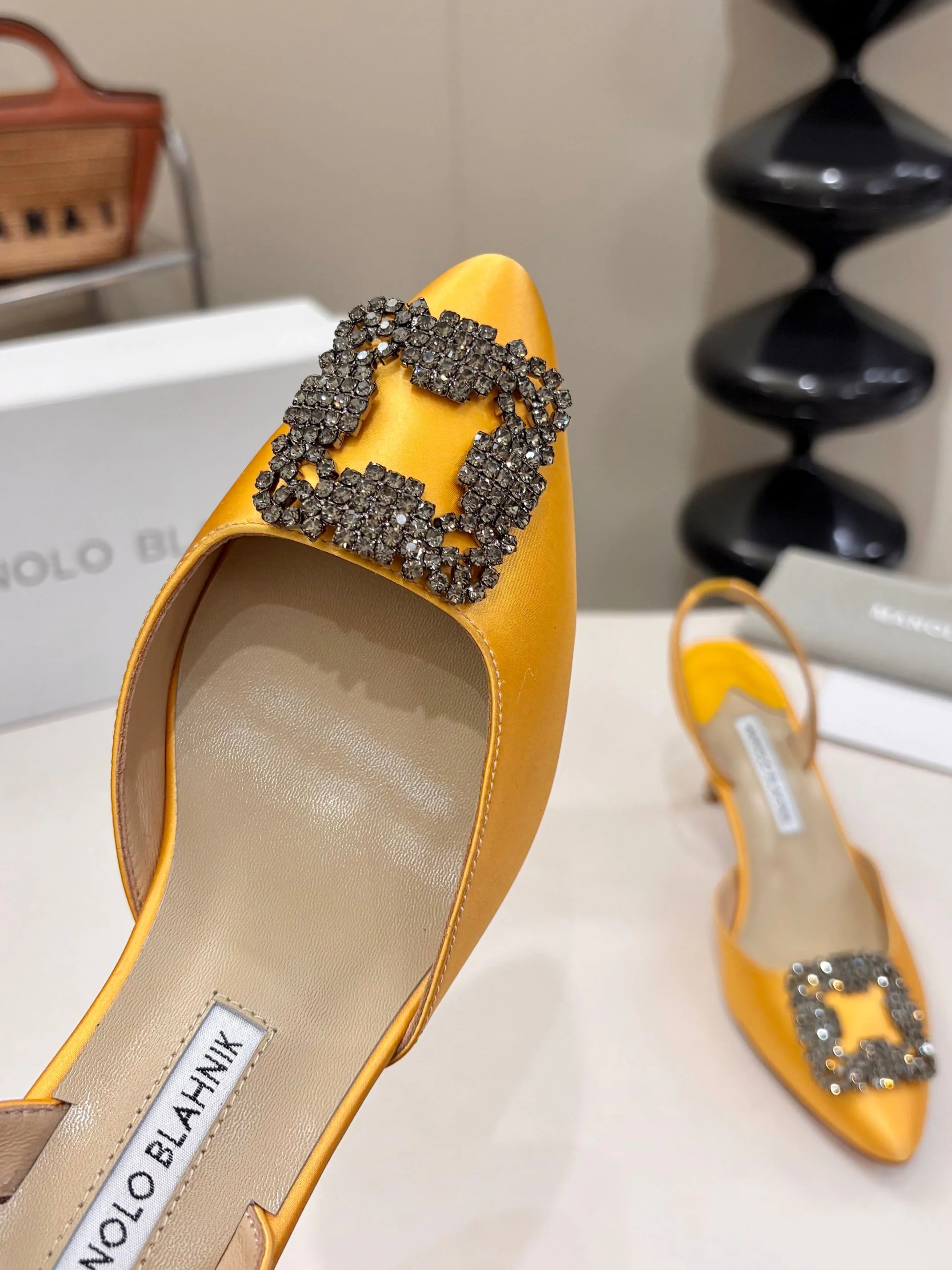 Women's Heels MANOLO BLAHNIK 17163300