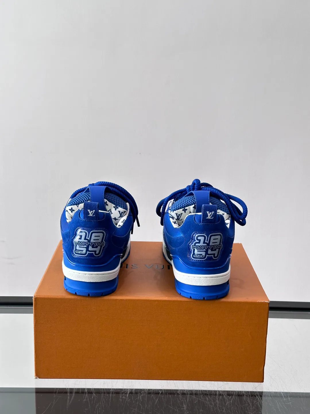 Women's Sneakers LOUIS VUITTON 17588547