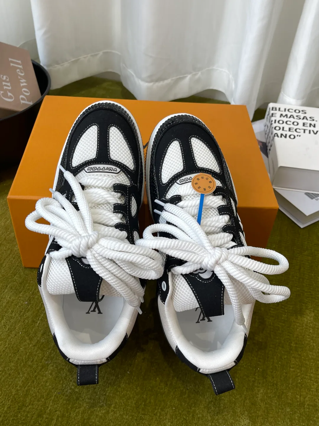 Women's Sneakers LOUIS VUITTON 18062838