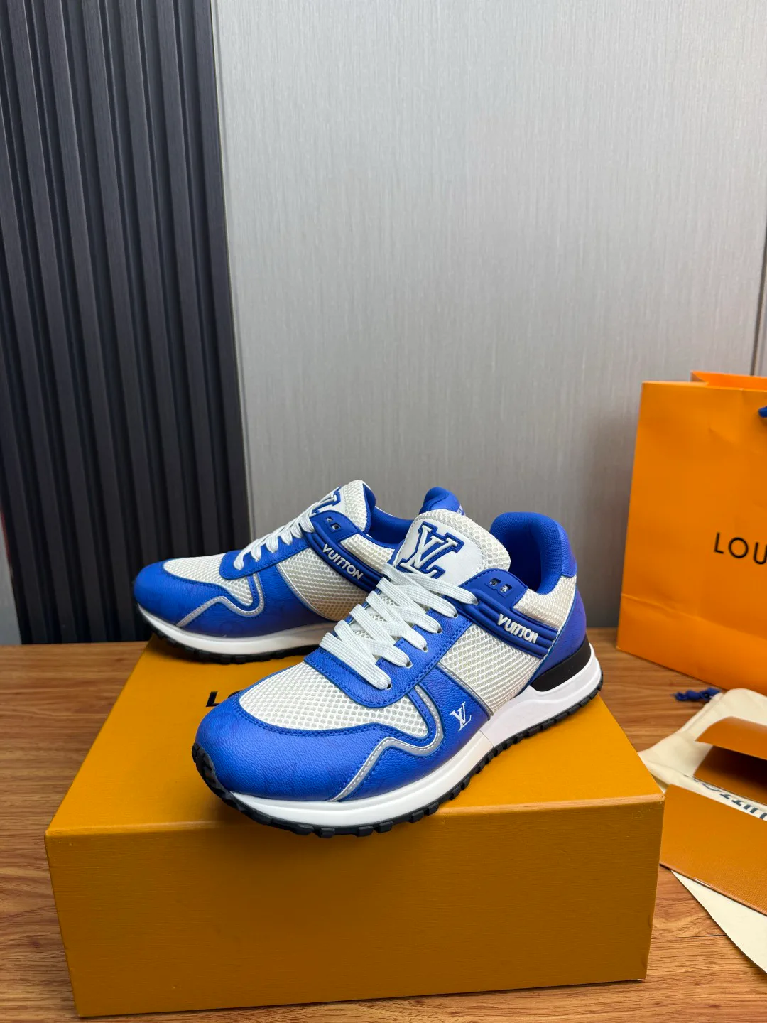 Men's Sneakers LOUIS VUITTON 17429936