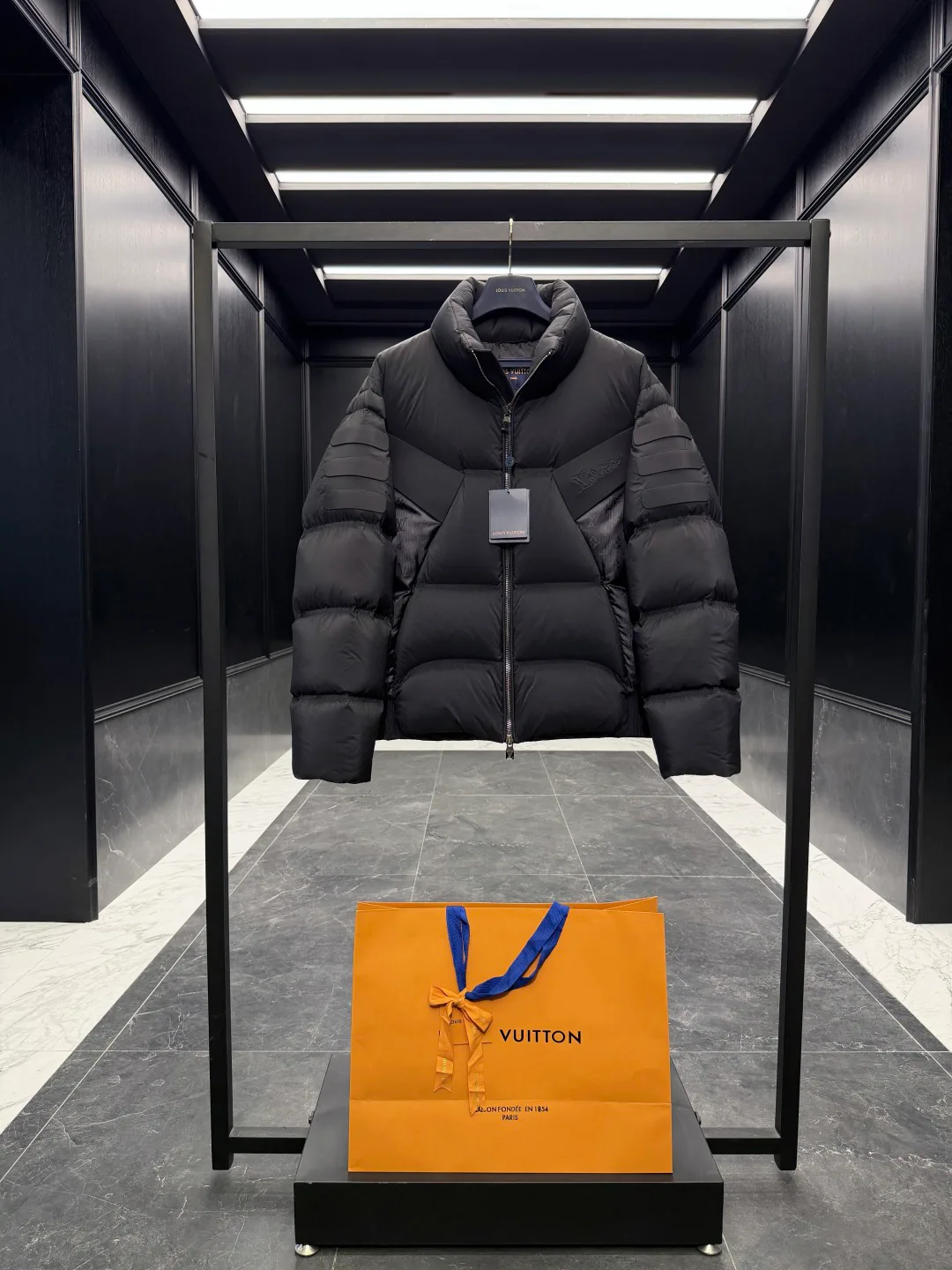 Men's Jackets And Down Jackets LOUIS VUITTON 17091326