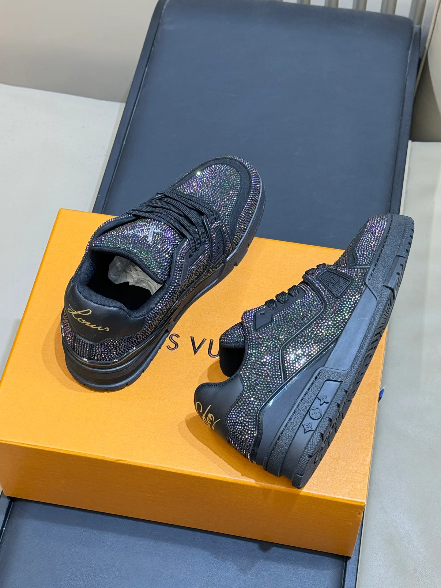Women's Sneakers LOUIS VUITTON 18073561
