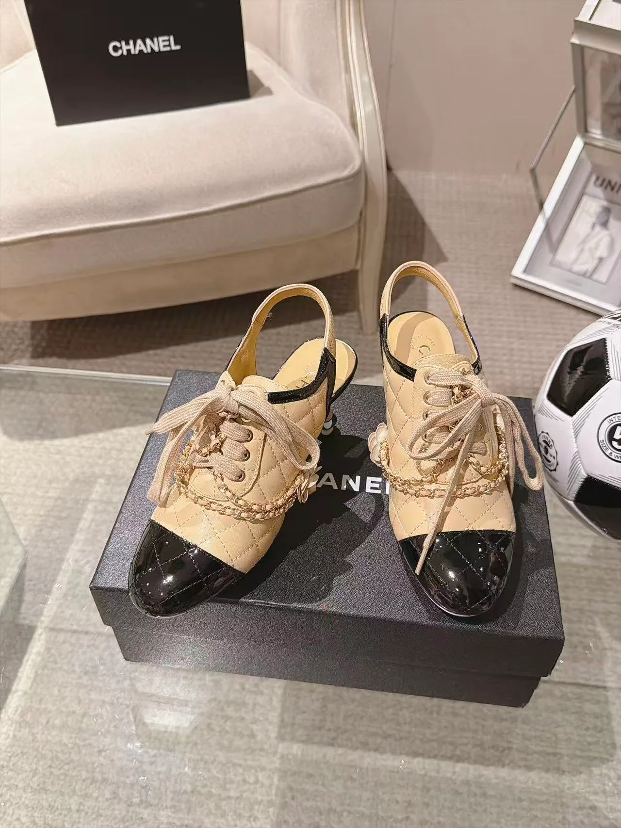 Women's Heels CHANEL 18362186
