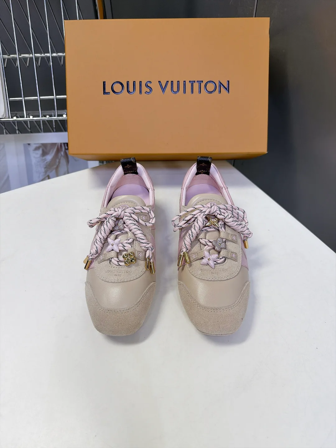 Women's Sneakers LOUIS VUITTON 18005459