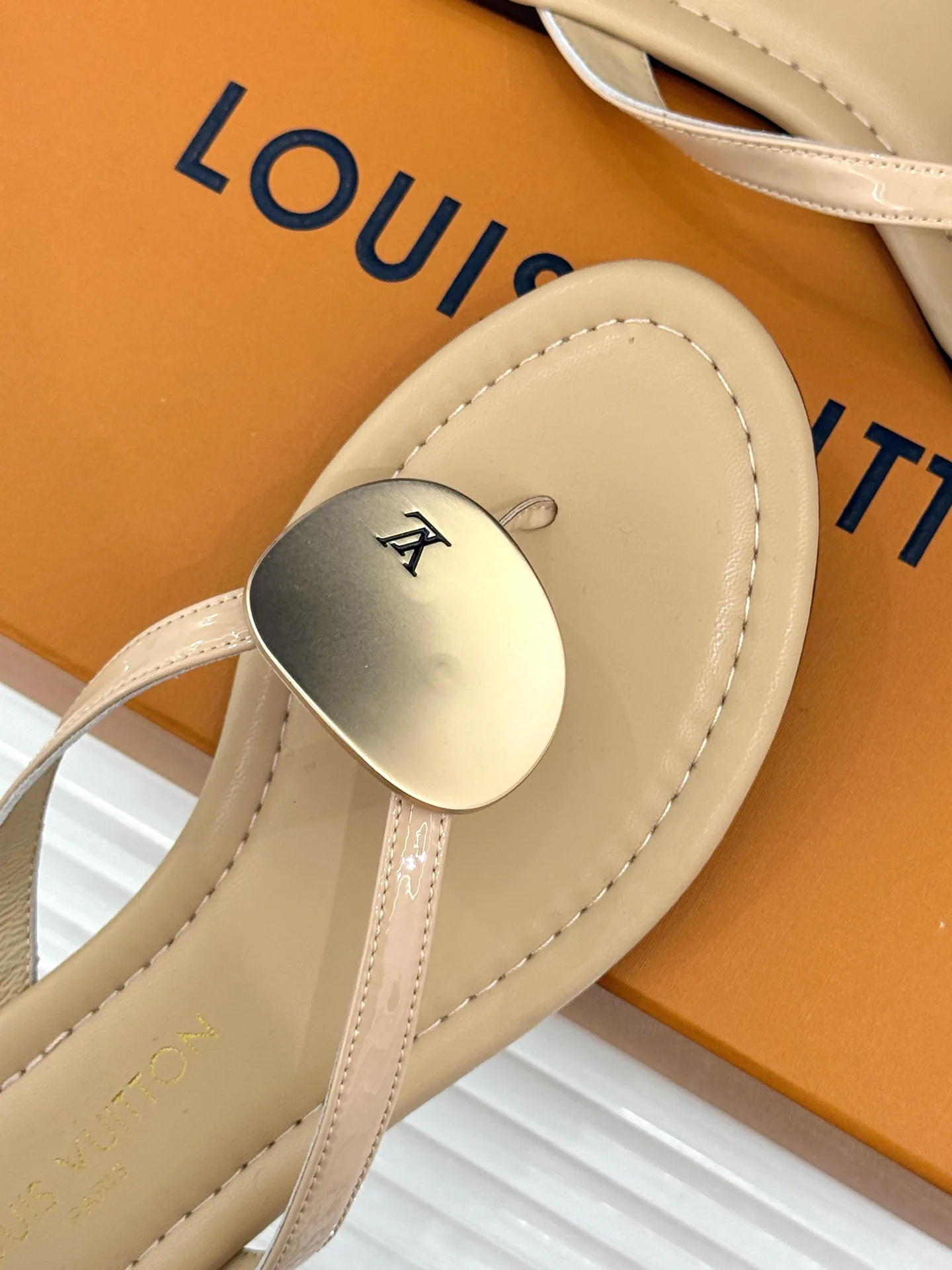 Women's Flip-Flops LOUIS VUITTON 17596995