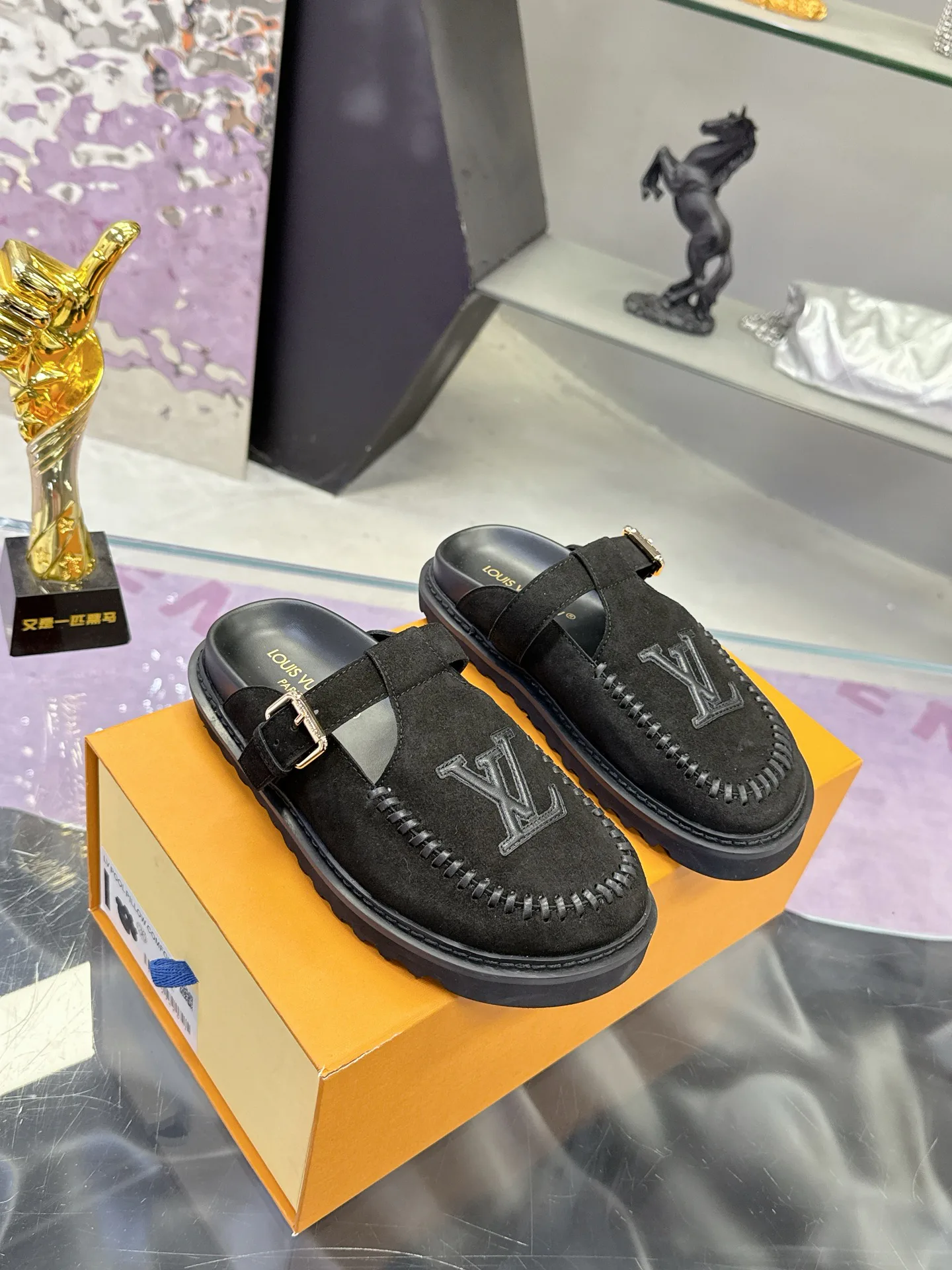 Women's Mules And Clogs LOUIS VUITTON 17530468