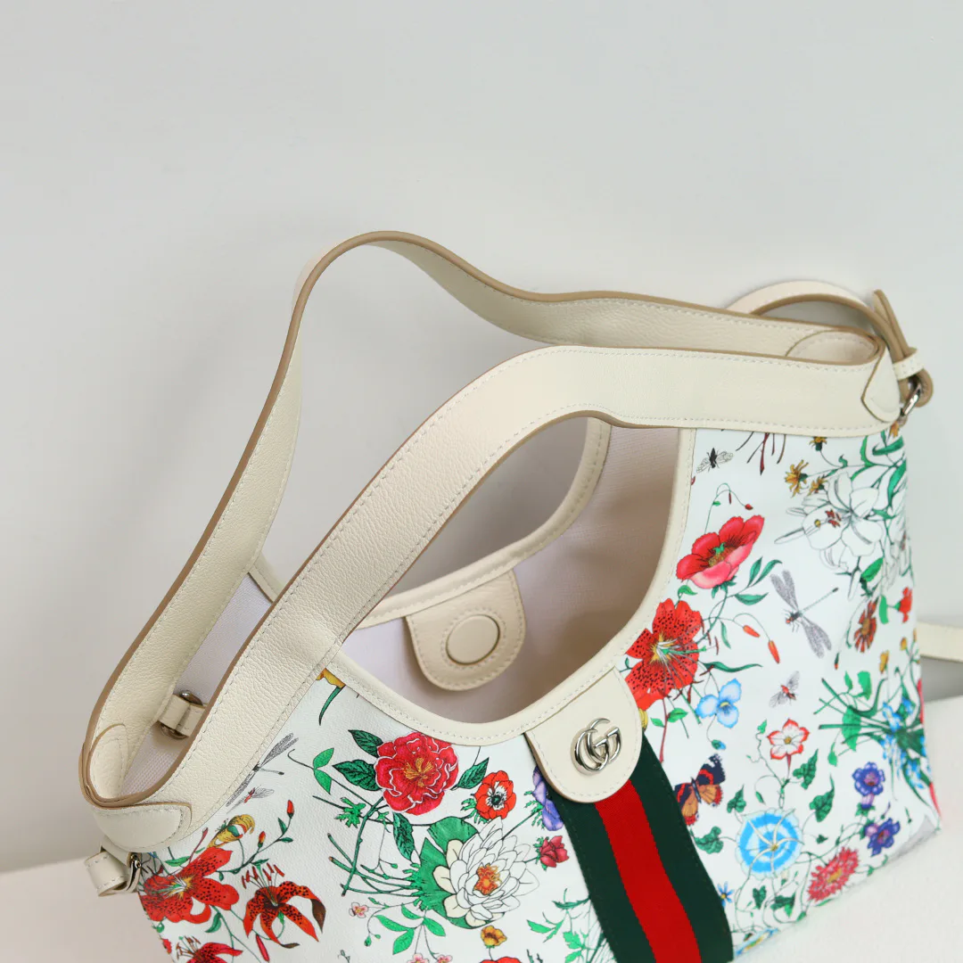 Women's Classic Handbags GUCCI 17574154