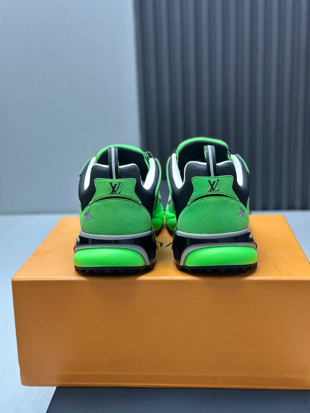 Men's Sneakers LOUIS VUITTON 18211986