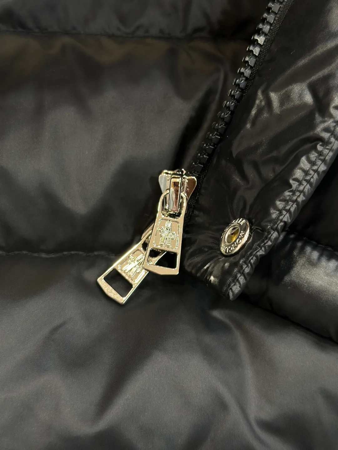 Men's Jackets And Down Jackets MONCLER 18260879