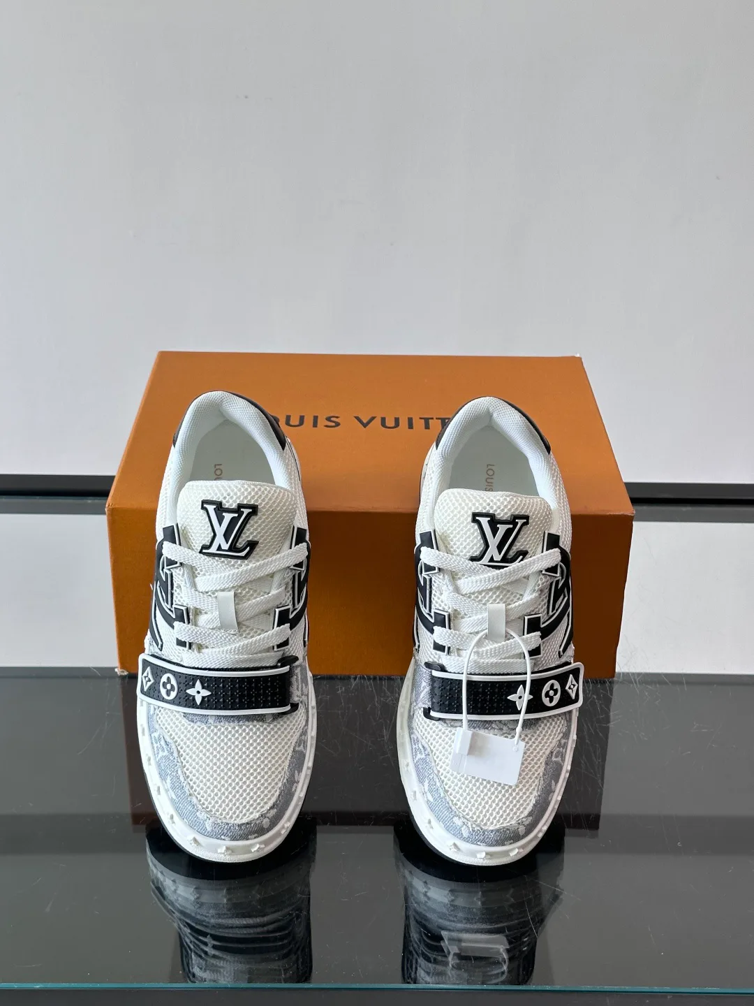 Men's Sneakers LOUIS VUITTON 17439944