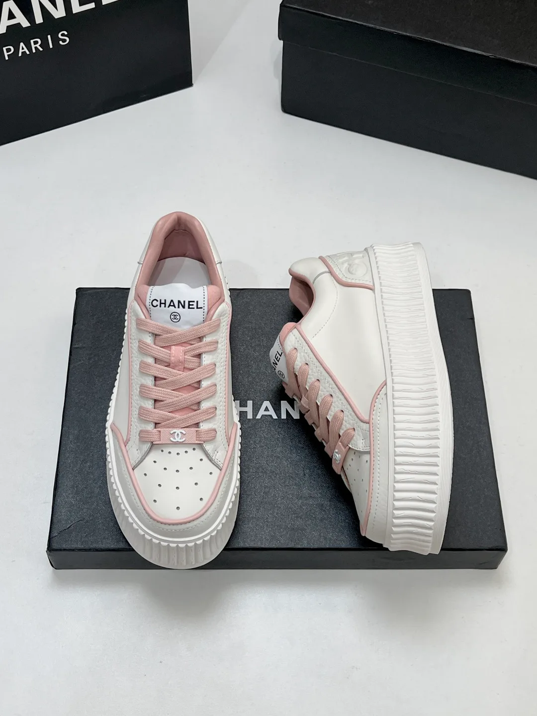 Women's Sneakers CHANEL 18367097