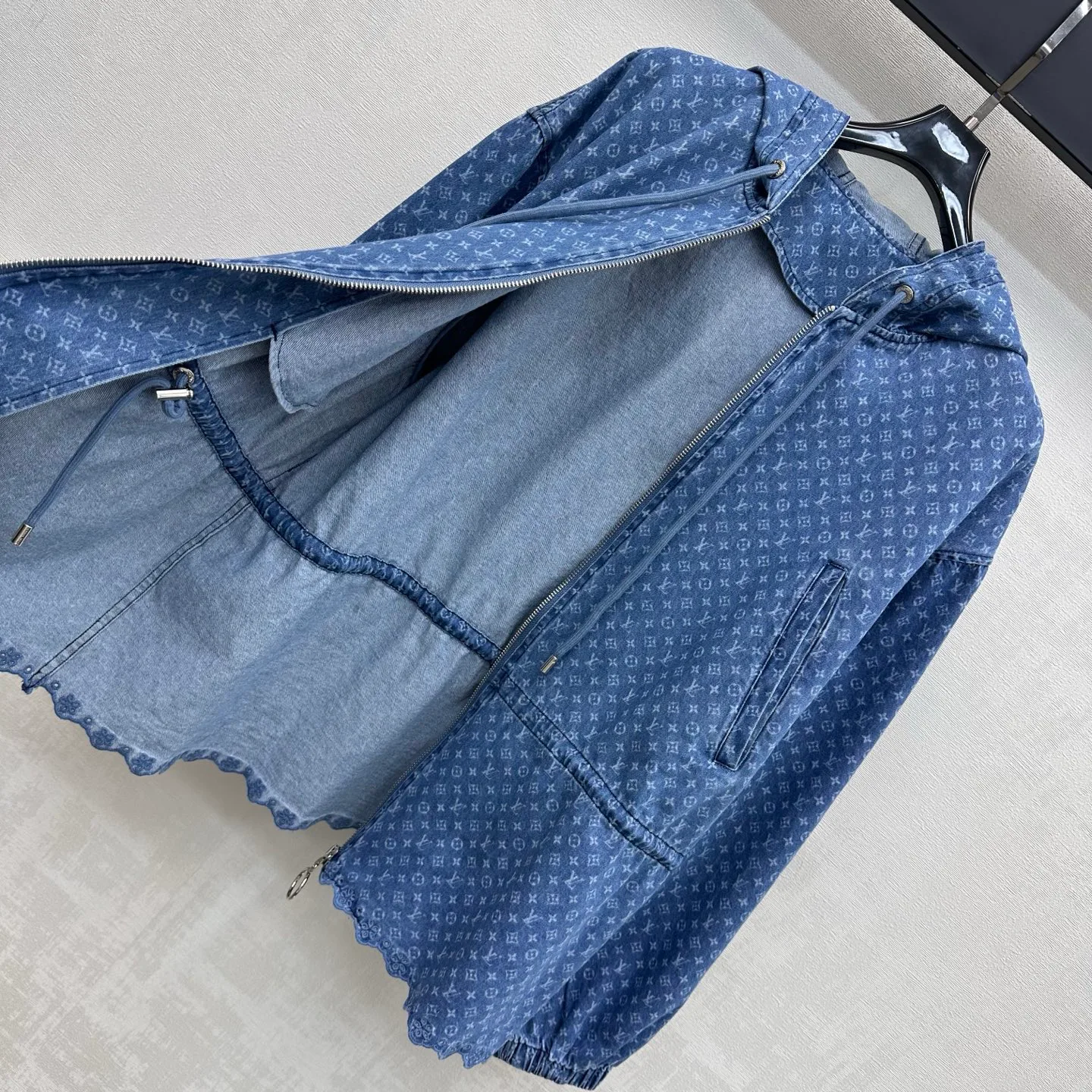 Women's Jackets And Down Jackets LOUIS VUITTON 17392650