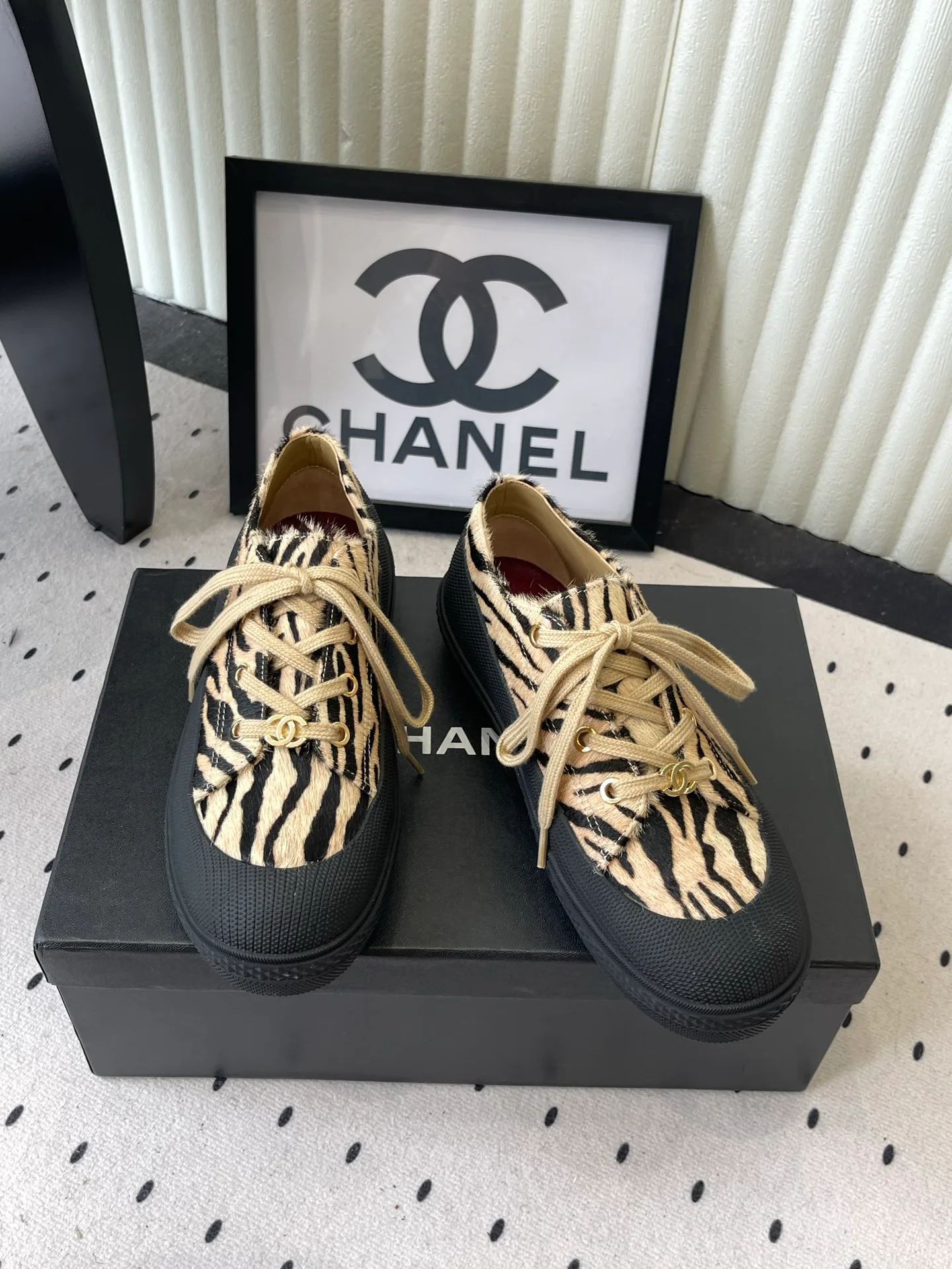 Women's Sneakers CHANEL 18069872