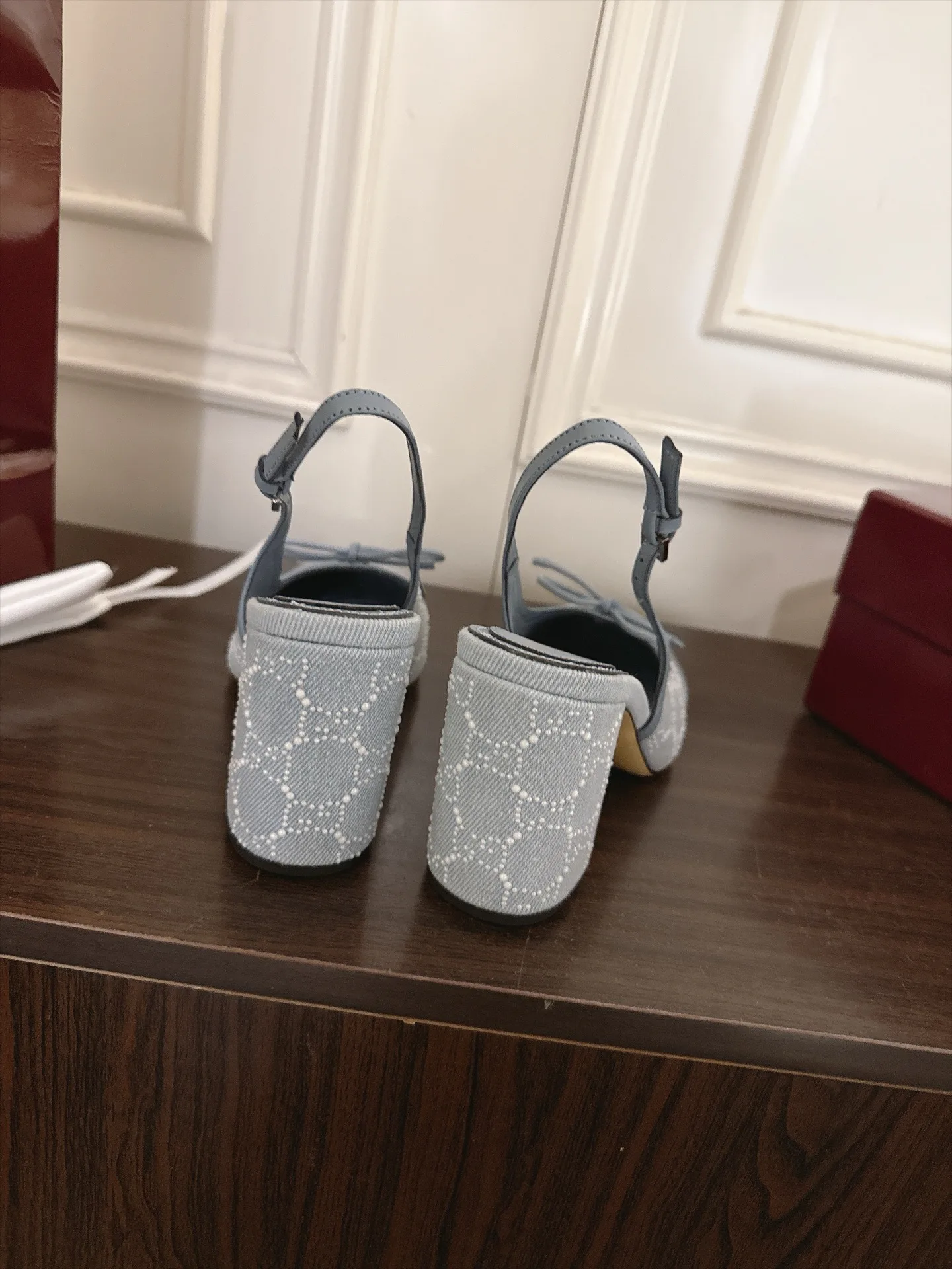 Women's Open-Toe Sandals GUCCI 18143134