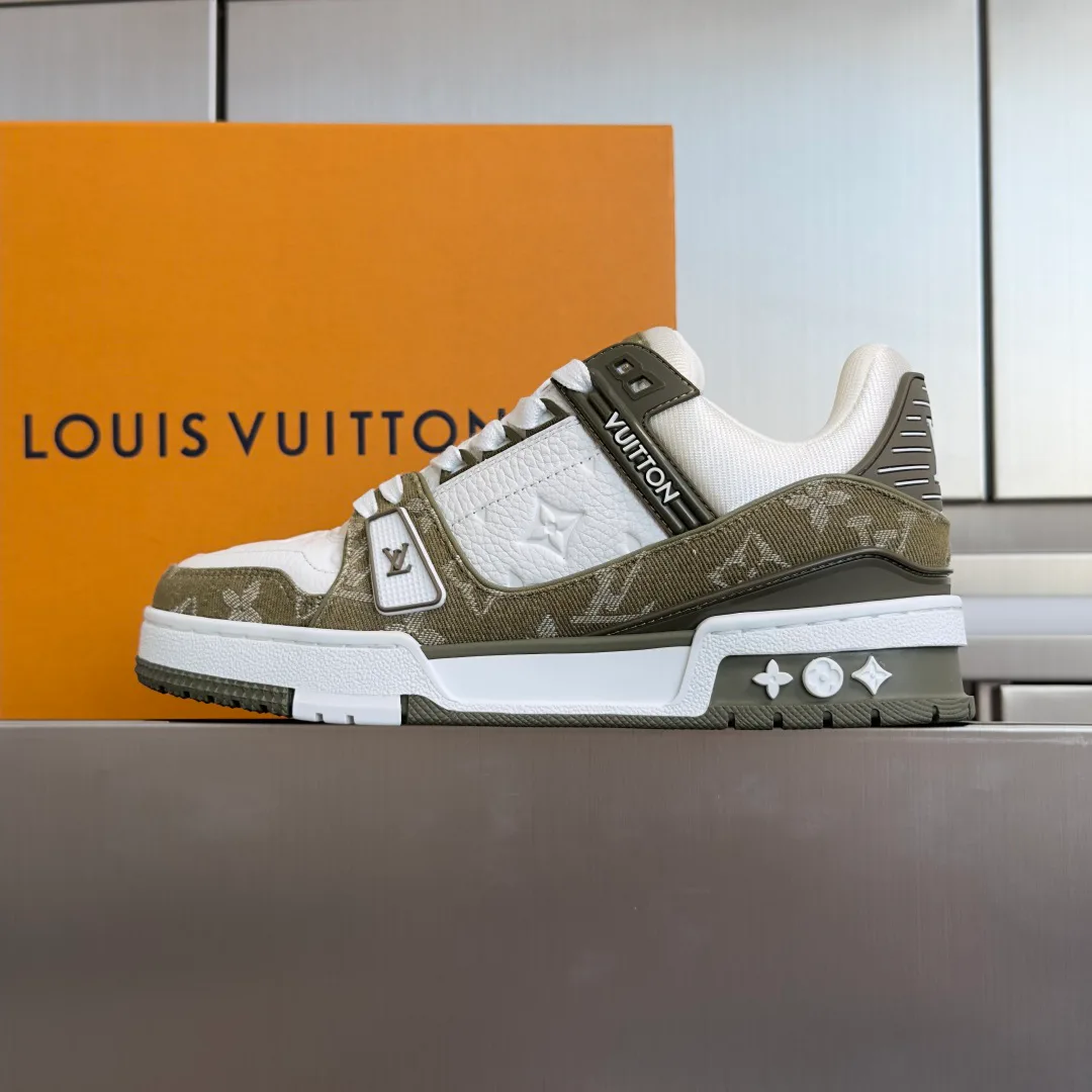 Women's Sneakers LOUIS VUITTON 17483743