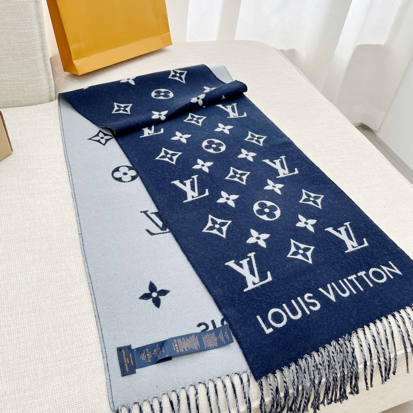 Scarves LOUIS VUITTON 18462785