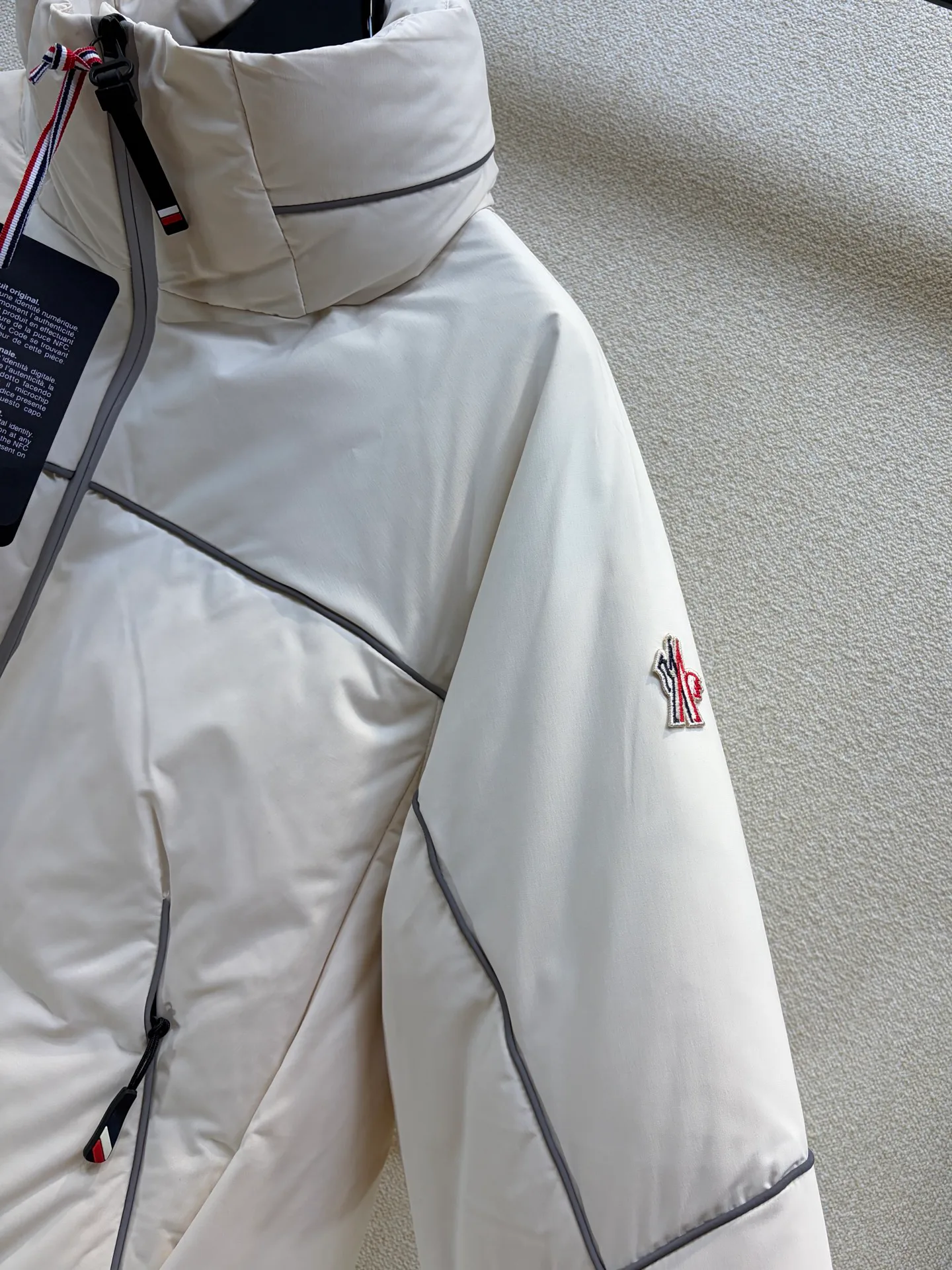 Women's Jackets And Down Jackets MONCLER 18252928