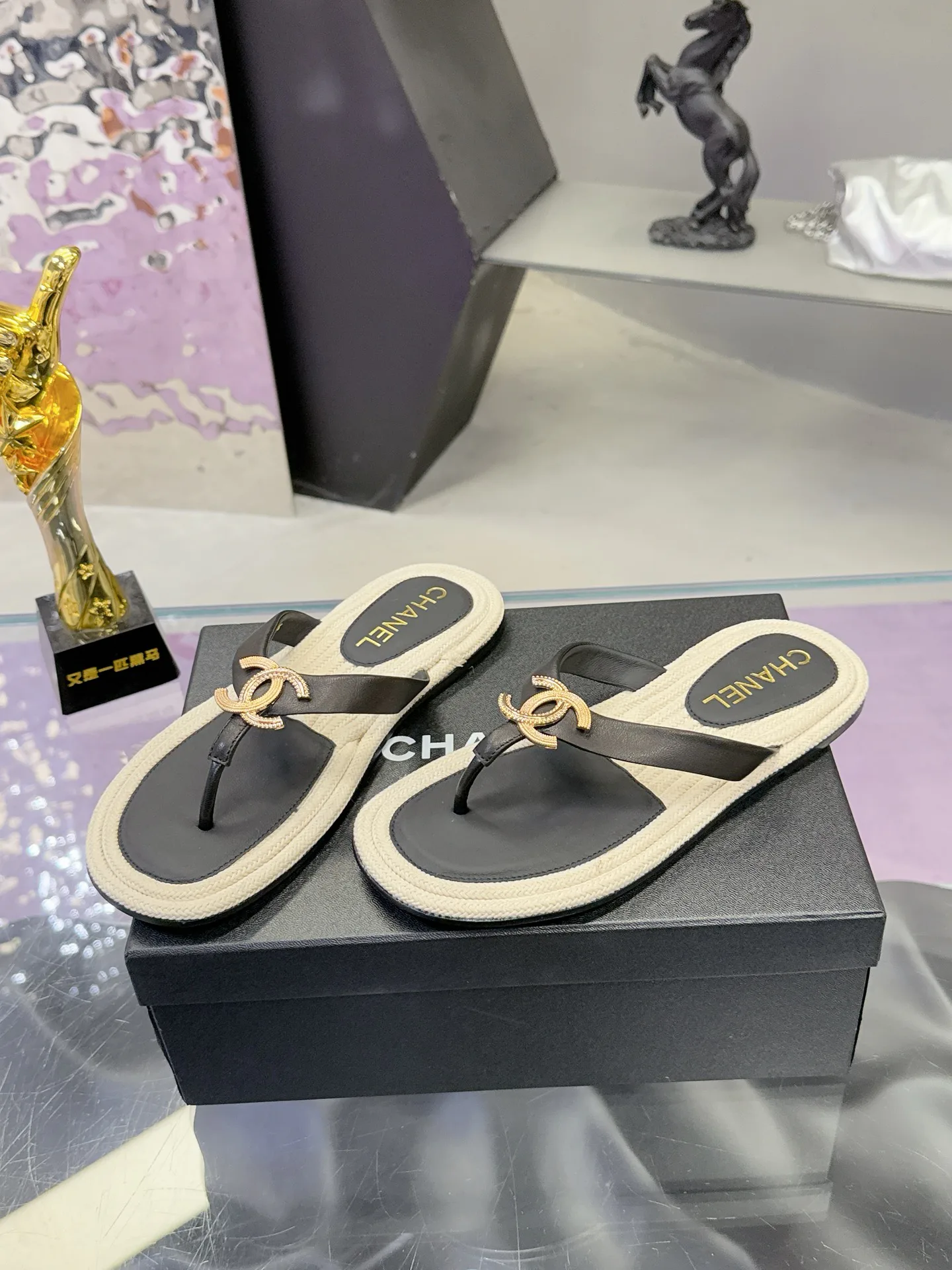 Women's Flip-Flops CHANEL 16978437