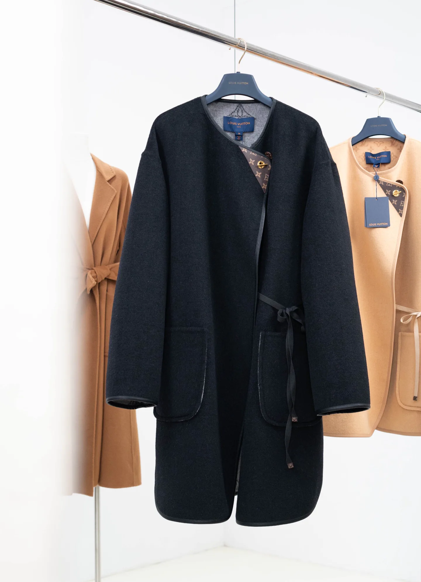 Women's Coats LOUIS VUITTON 18206305