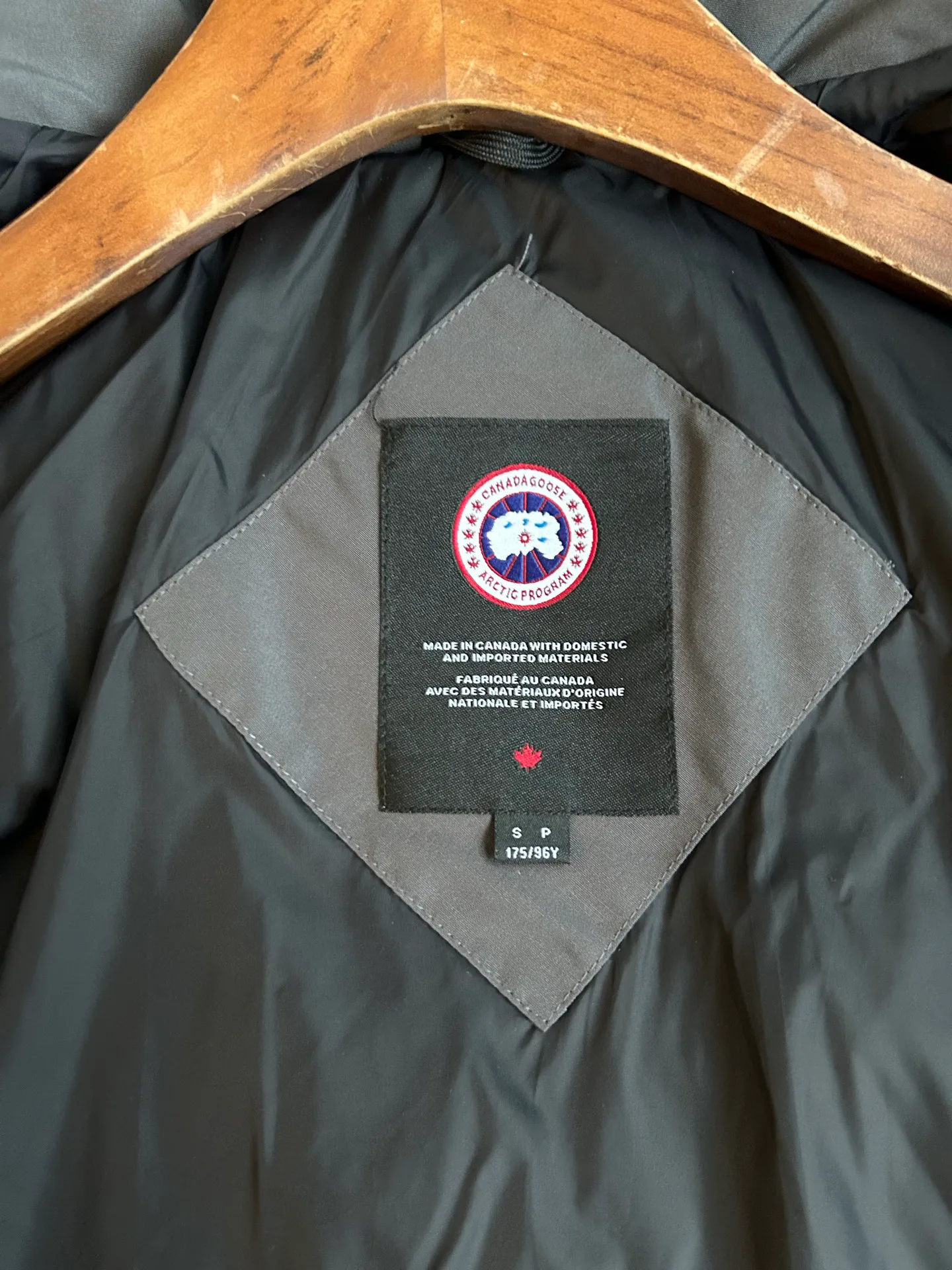Men's Jackets And Down Jackets CANADA GOOSE 18129808