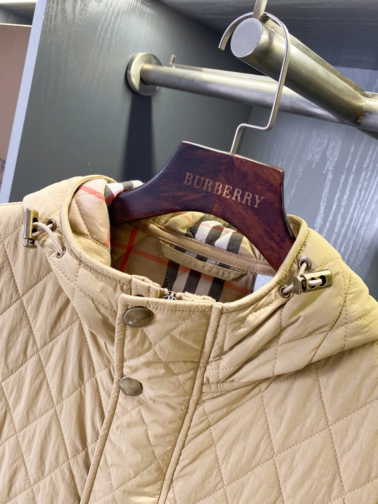 Women's Jackets And Down Jackets BURBERRY 18206353