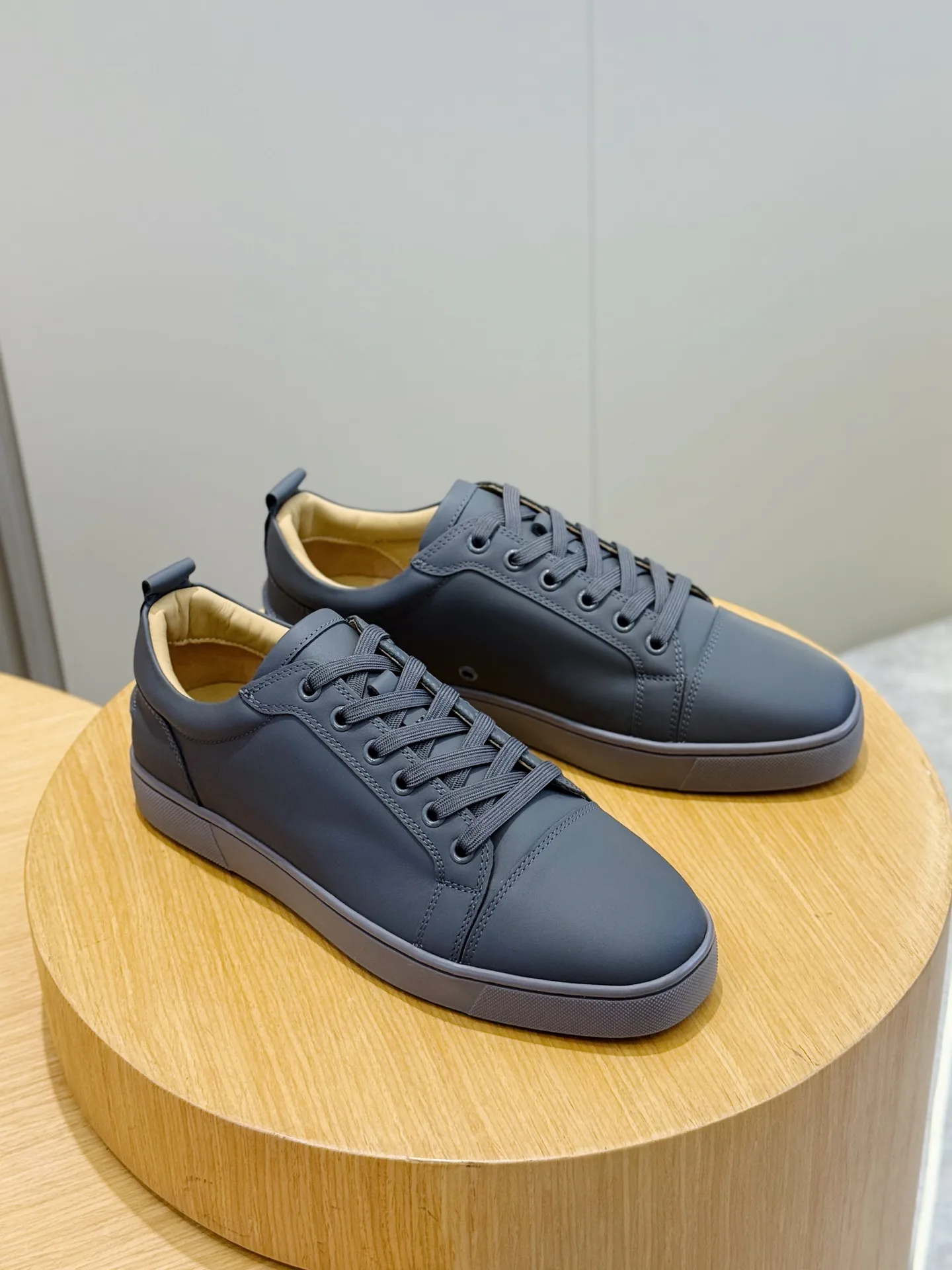 Men's Sneakers CHRISTIAN LOUBOUTIN 18100989