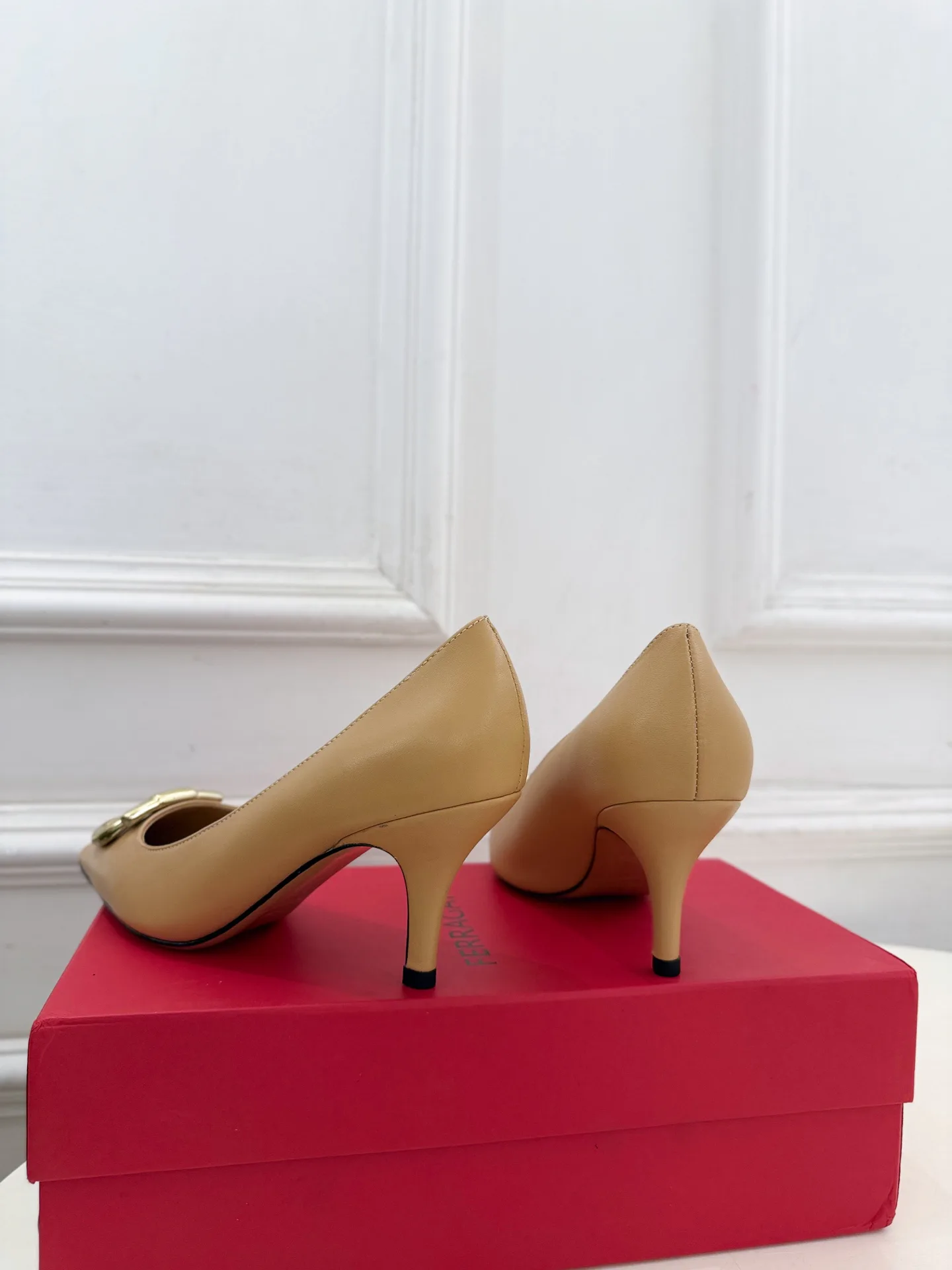 Women's Heels SALVATORE FERRAGAMO 18034101