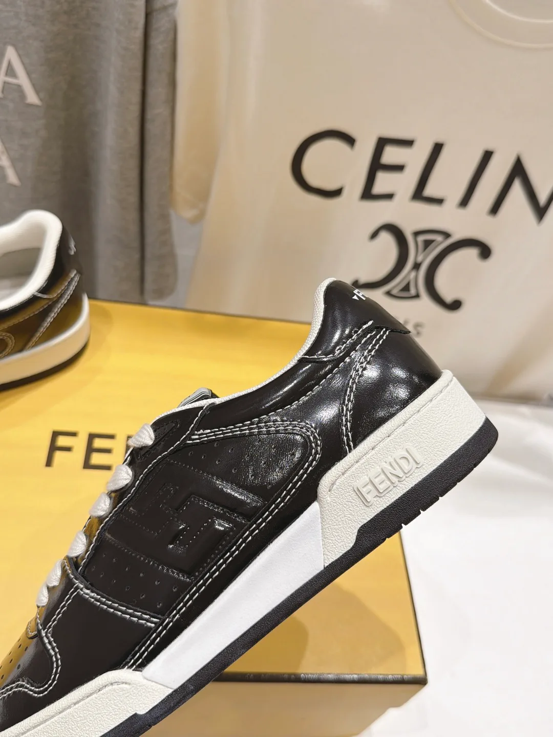 Women's Sneakers FENDI 17908448
