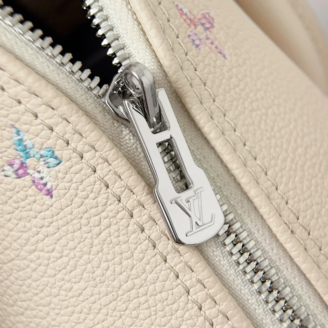 Women's Classic Handbags LOUIS VUITTON 17973916
