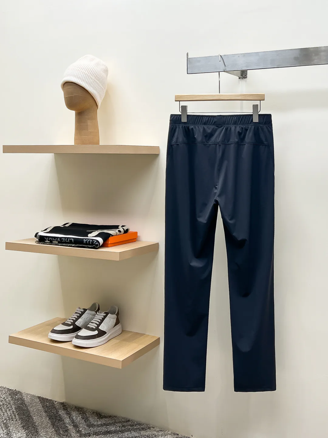 Men's Trousers LOUIS VUITTON 18499203