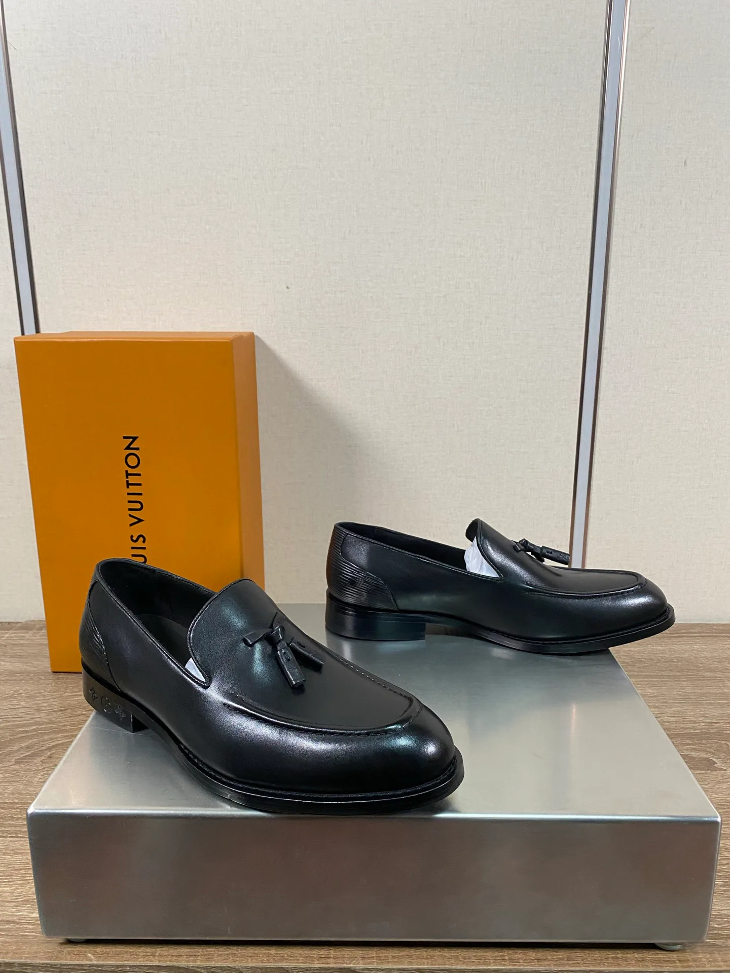 Men's Loafers And Dress Shoes LOUIS VUITTON 18078665