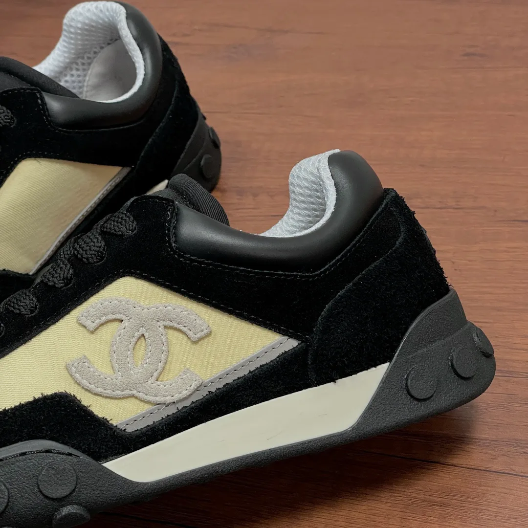 Women's Sneakers CHANEL 18000601