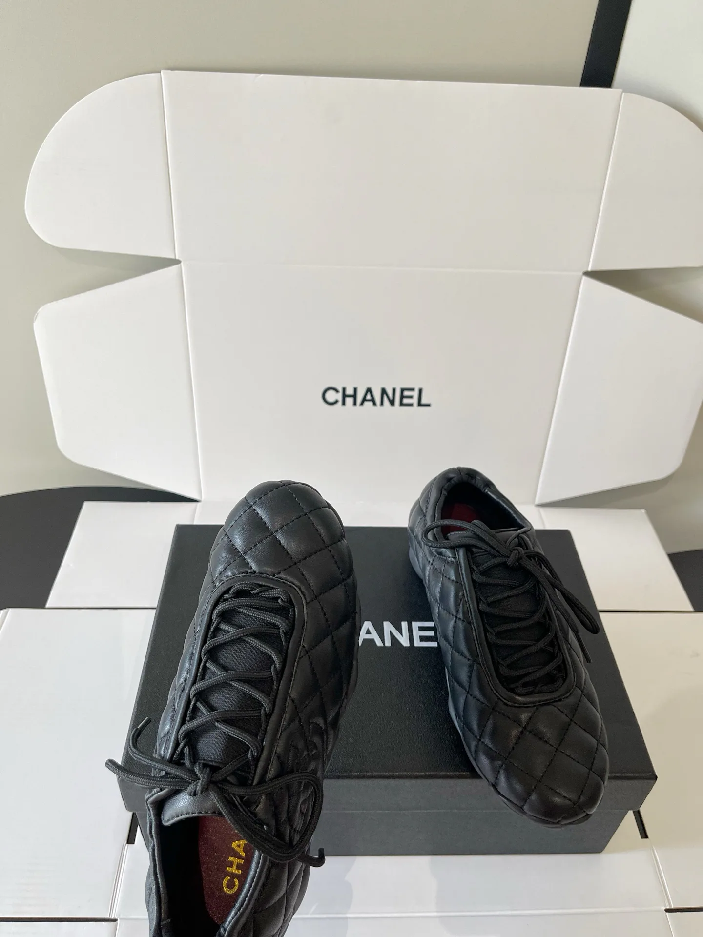 Women's Sneakers CHANEL 18437957