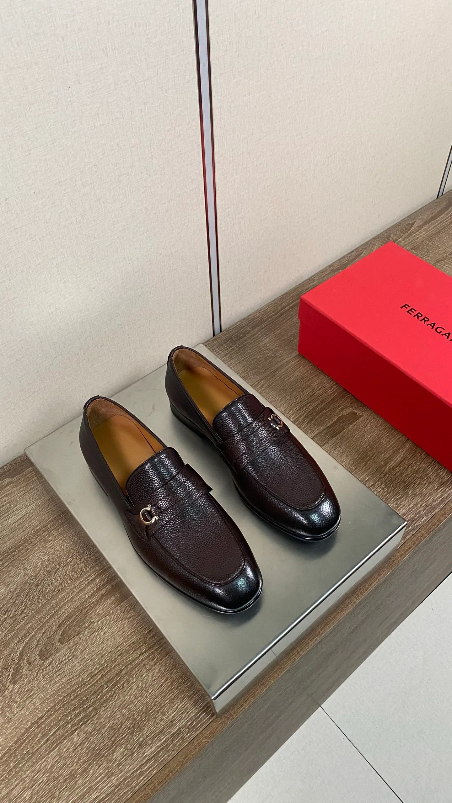 Men's Loafers And Dress Shoes SALVATORE FERRAGAMO 18078621