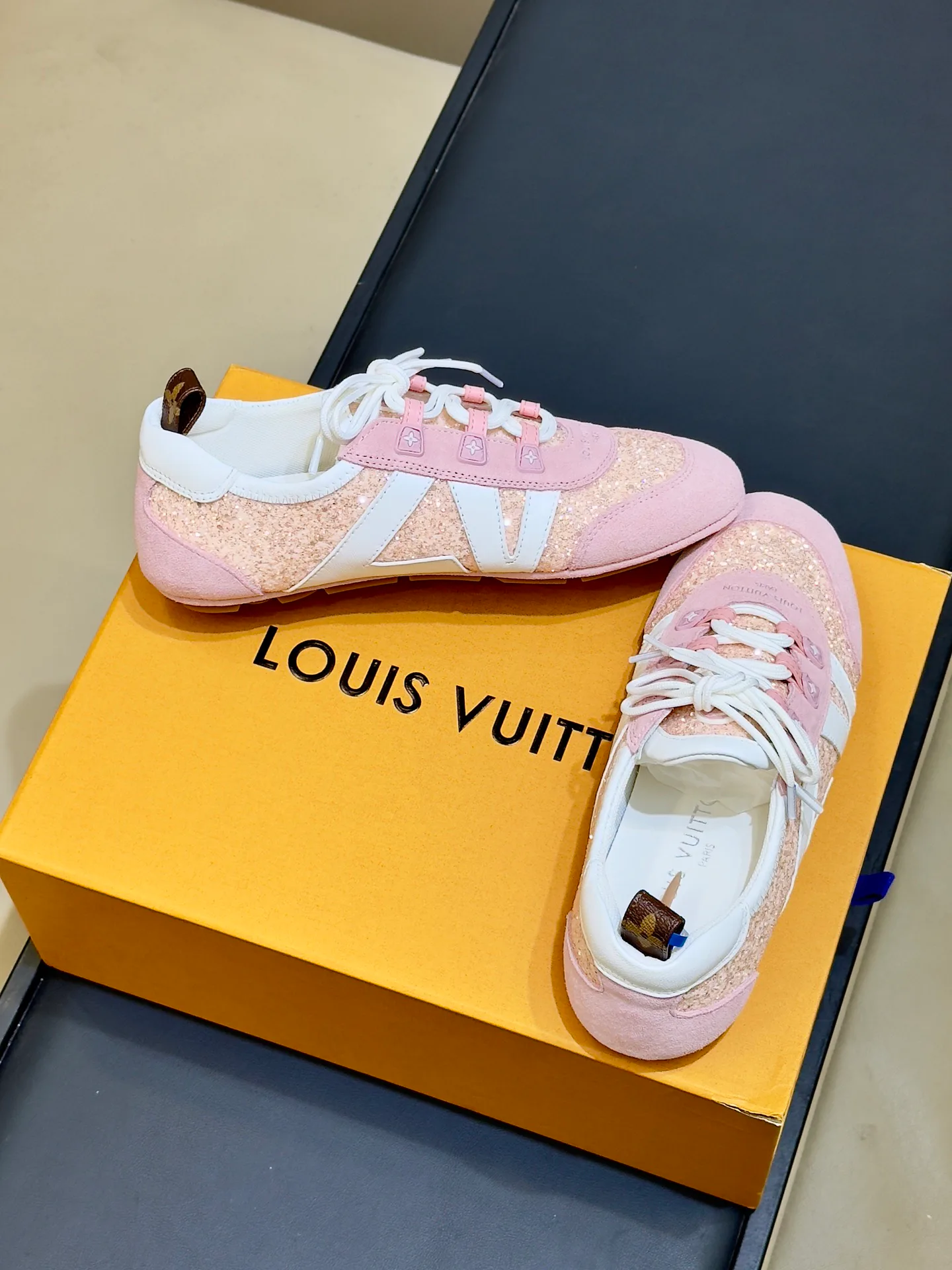 Women's Sneakers LOUIS VUITTON 17480200