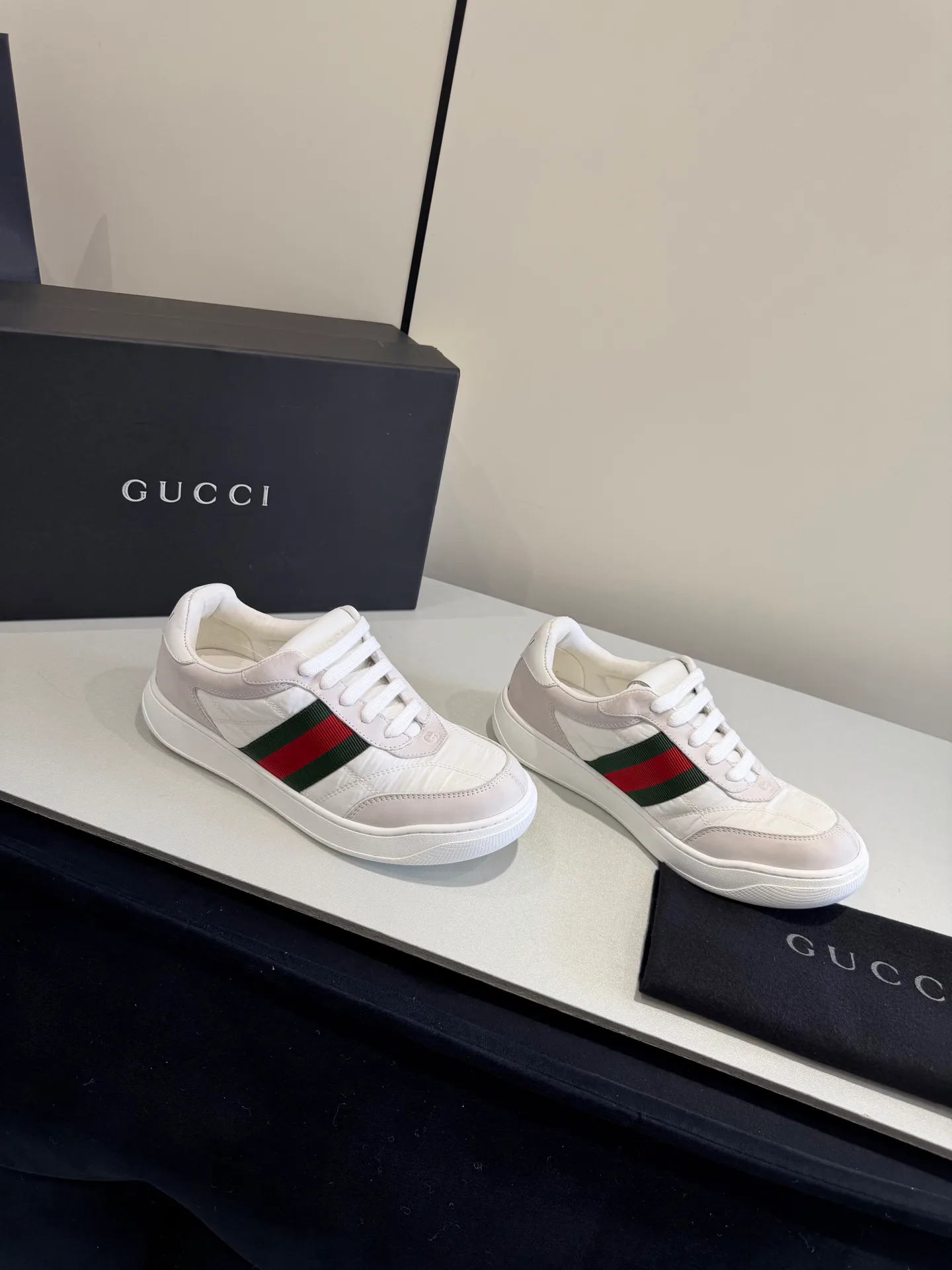 Women's Sneakers GUCCI 18369657