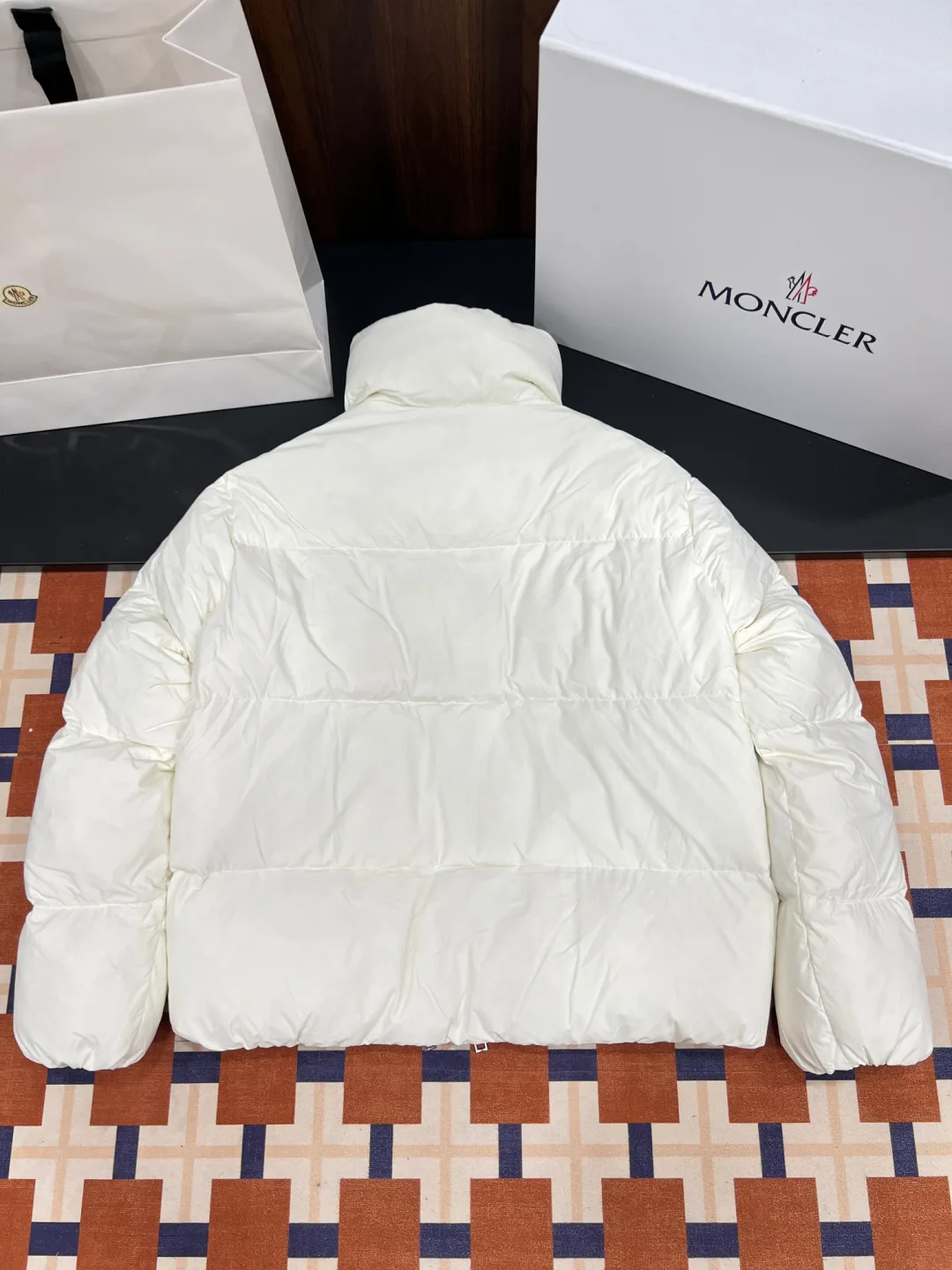 Women's Jackets And Down Jackets MONCLER 18127862
